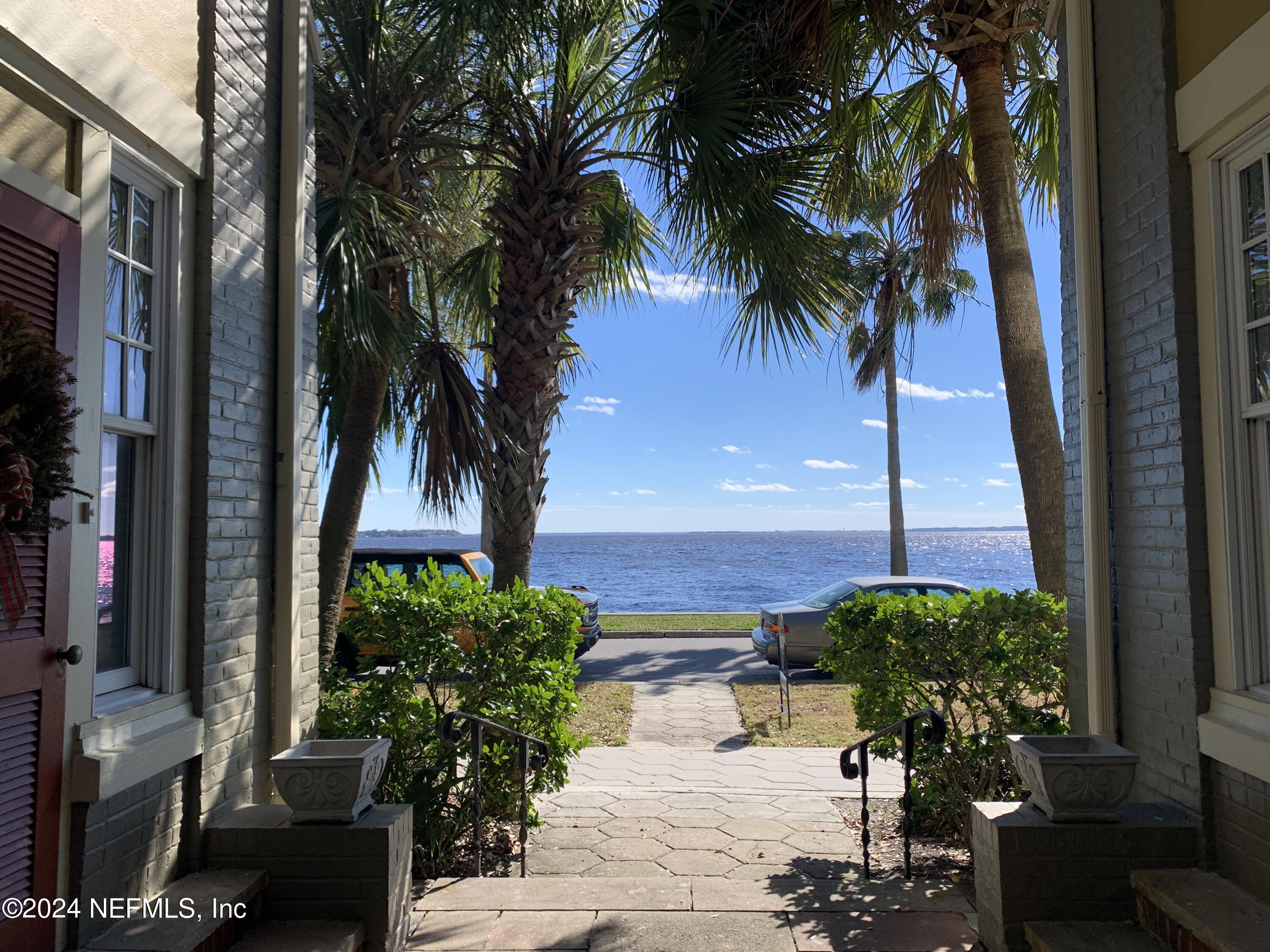 2125 RIVER Boulevard