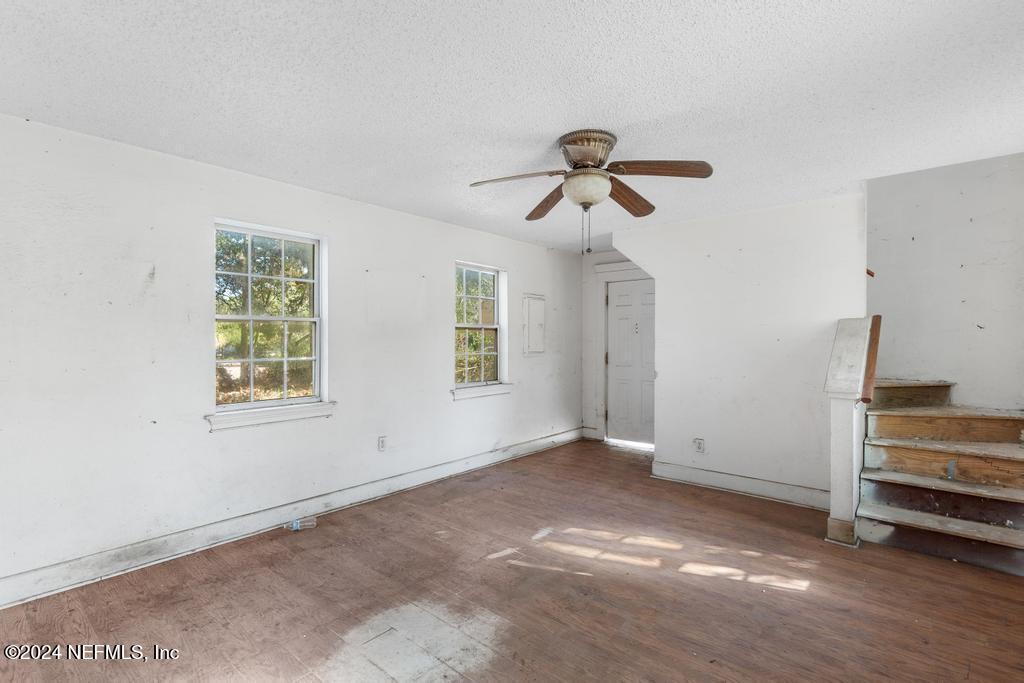 7148 WAKEFIELD Avenue