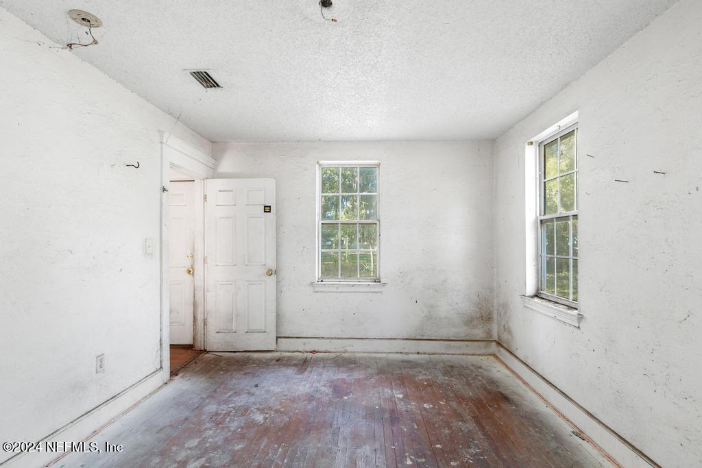 7148 WAKEFIELD Avenue