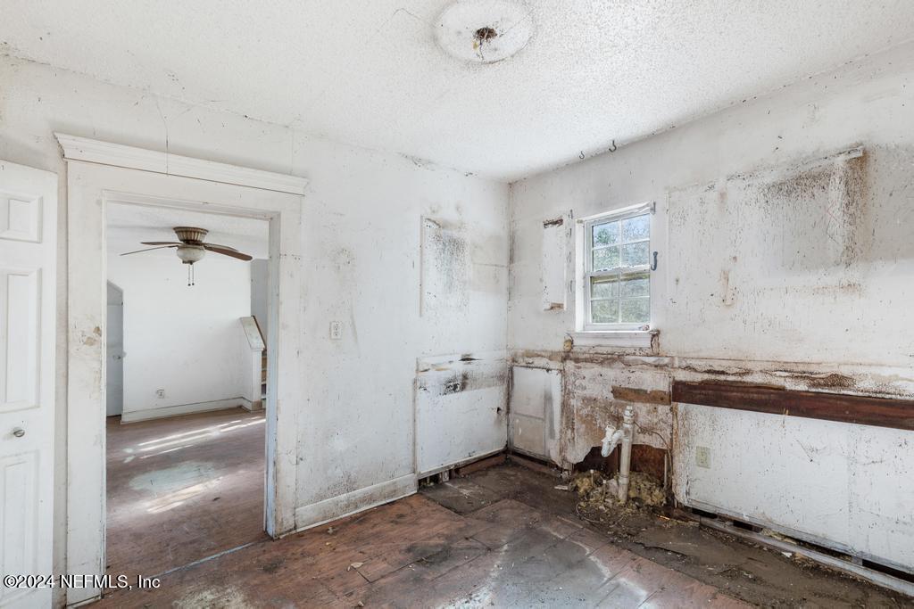 7148 WAKEFIELD Avenue