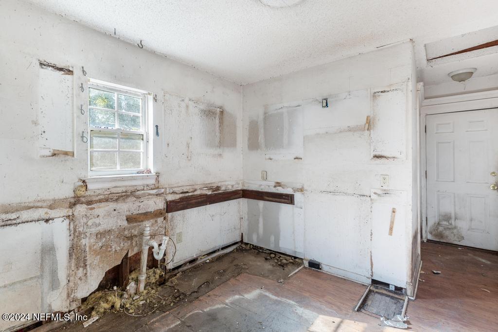 7148 WAKEFIELD Avenue