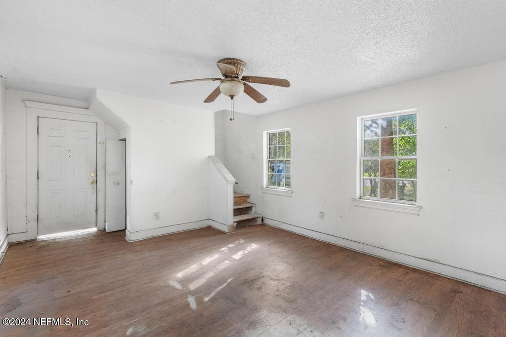 7148 WAKEFIELD Avenue