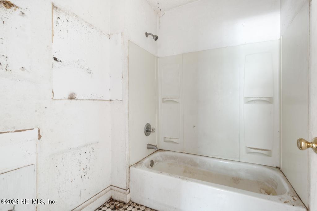 7148 WAKEFIELD Avenue