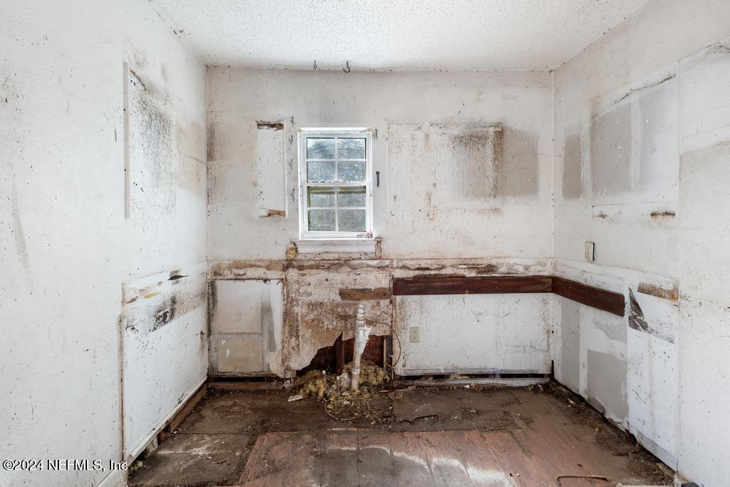 7148 WAKEFIELD Avenue