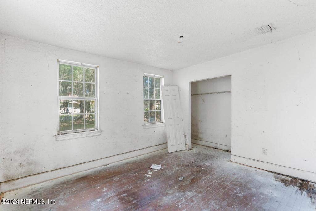 7148 WAKEFIELD Avenue