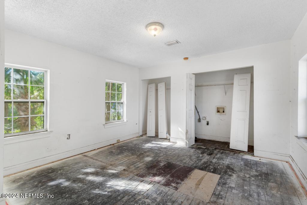 7148 WAKEFIELD Avenue