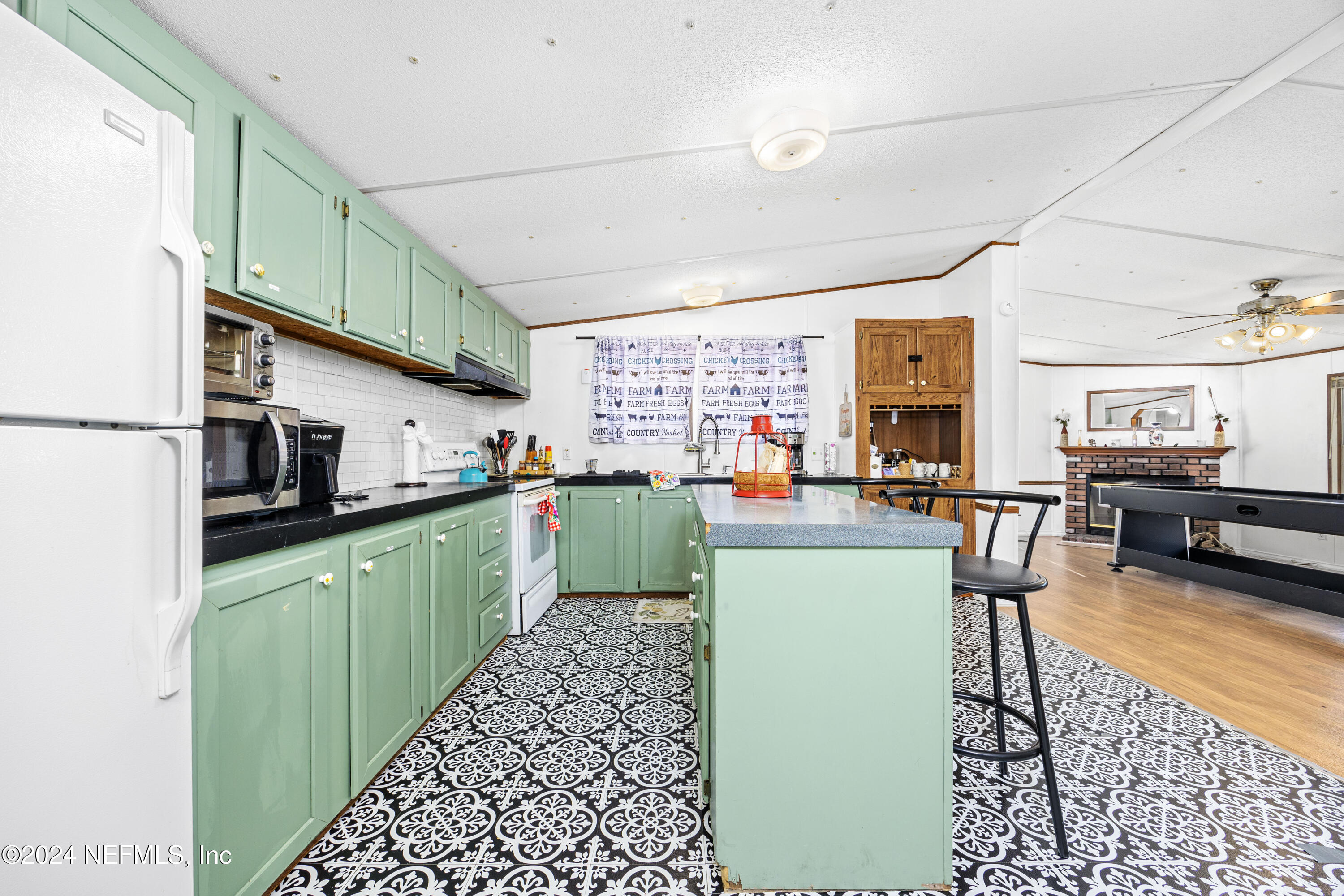 489 SW MURDOCK Court