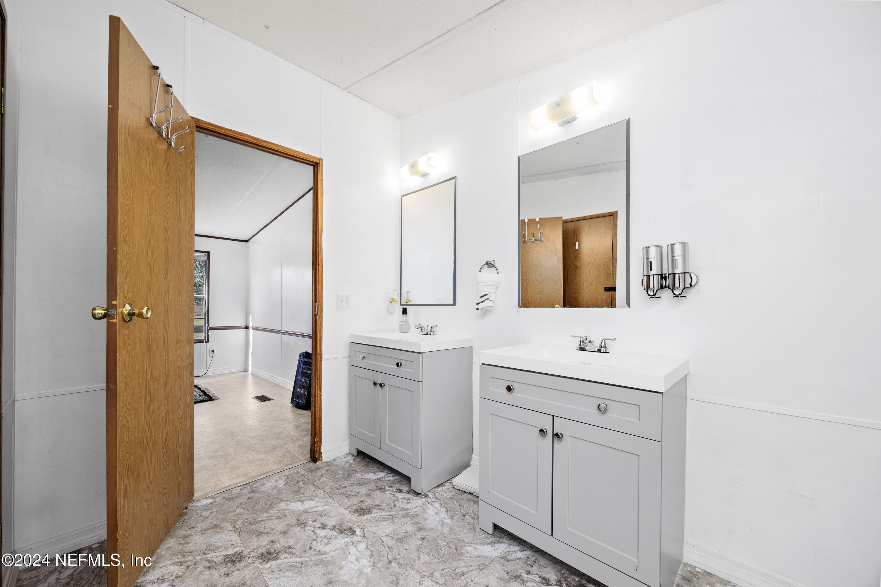 489 SW MURDOCK Court