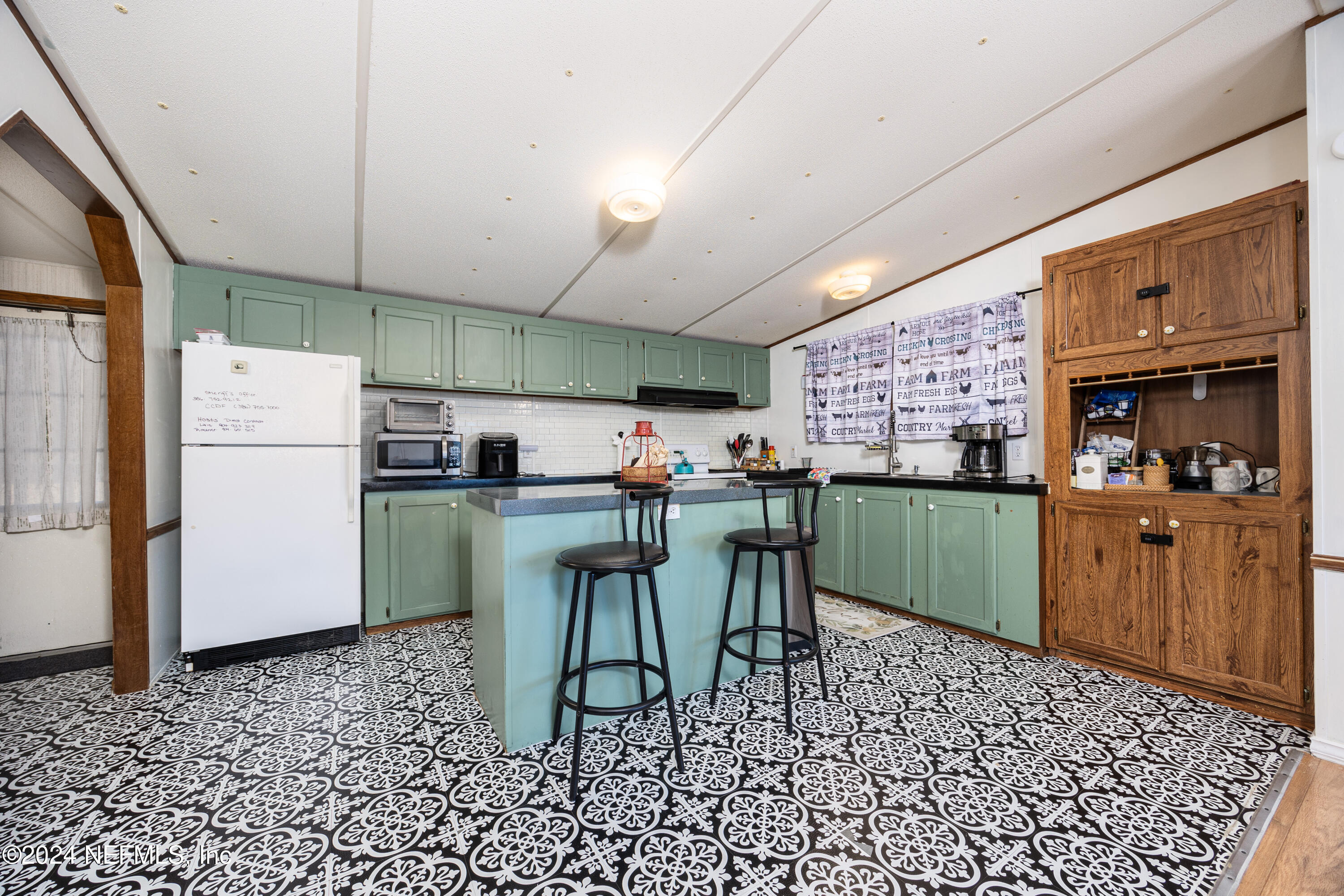 489 SW MURDOCK Court