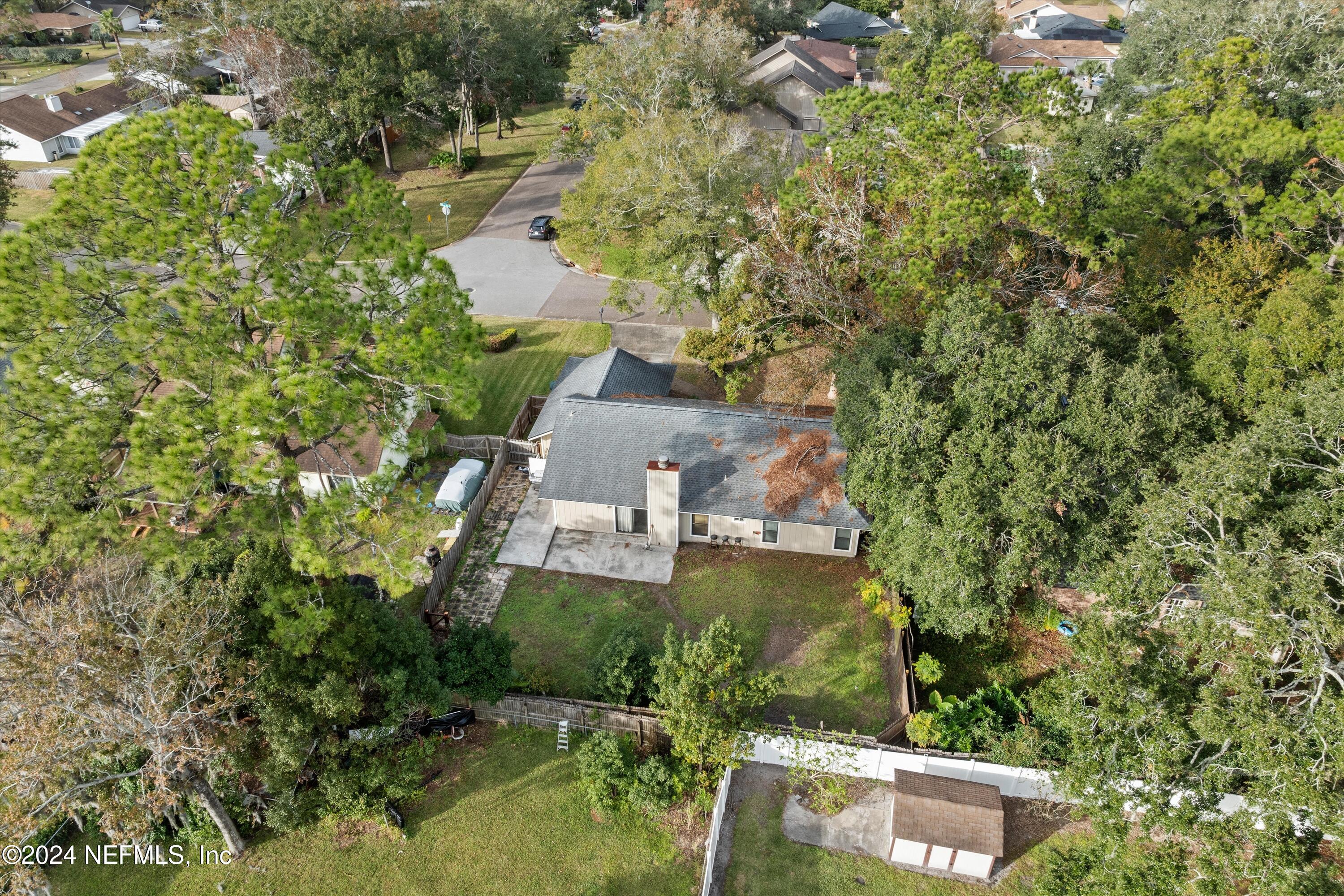 7212 HOLIDAY HILL Court