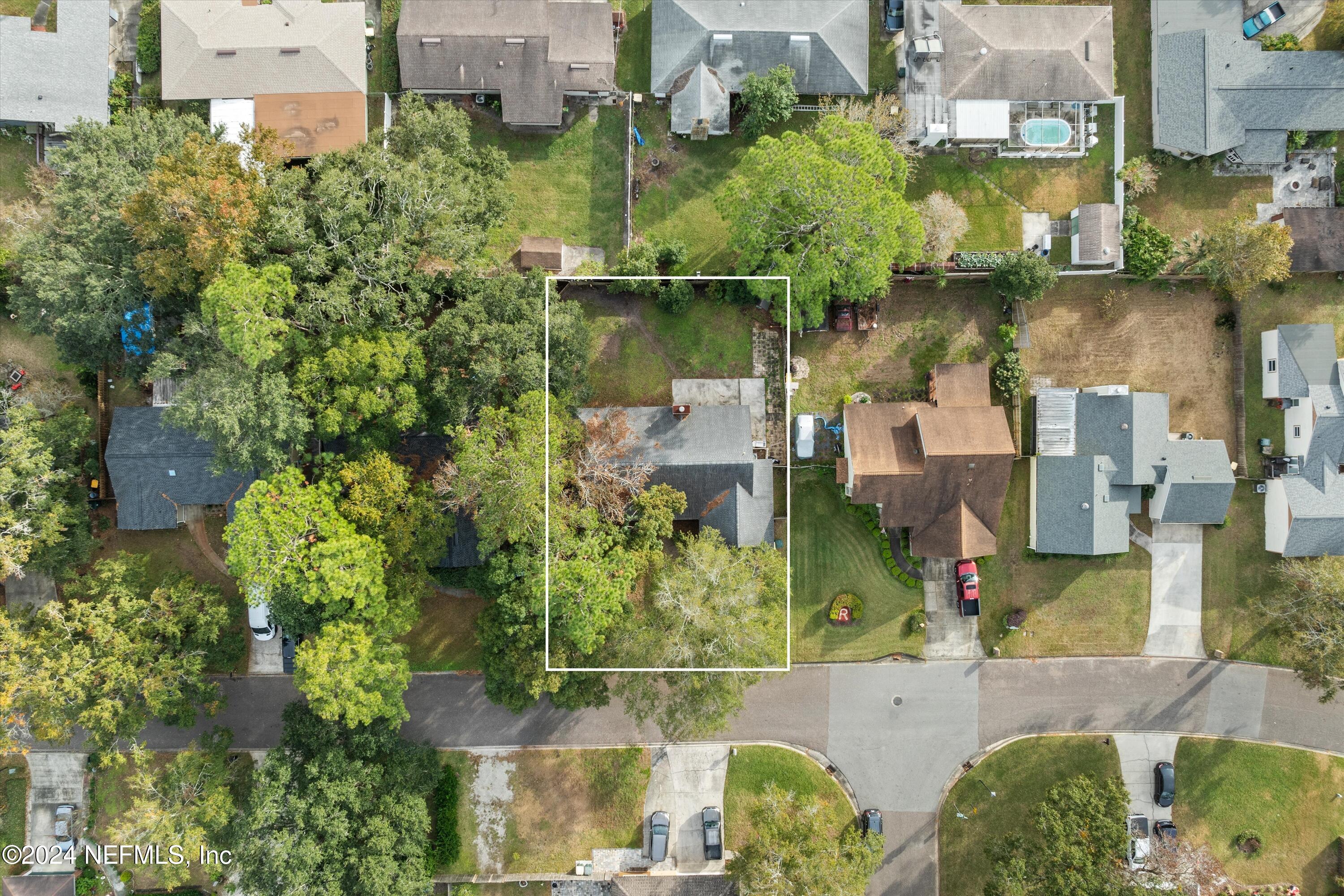 7212 HOLIDAY HILL Court