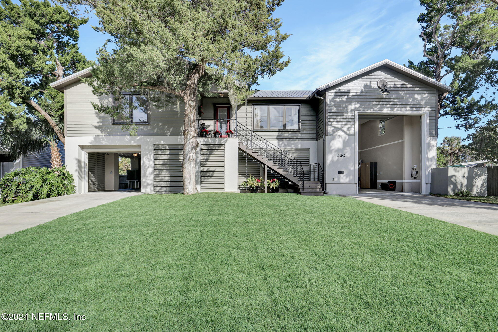 430 ARRICOLA Avenue
