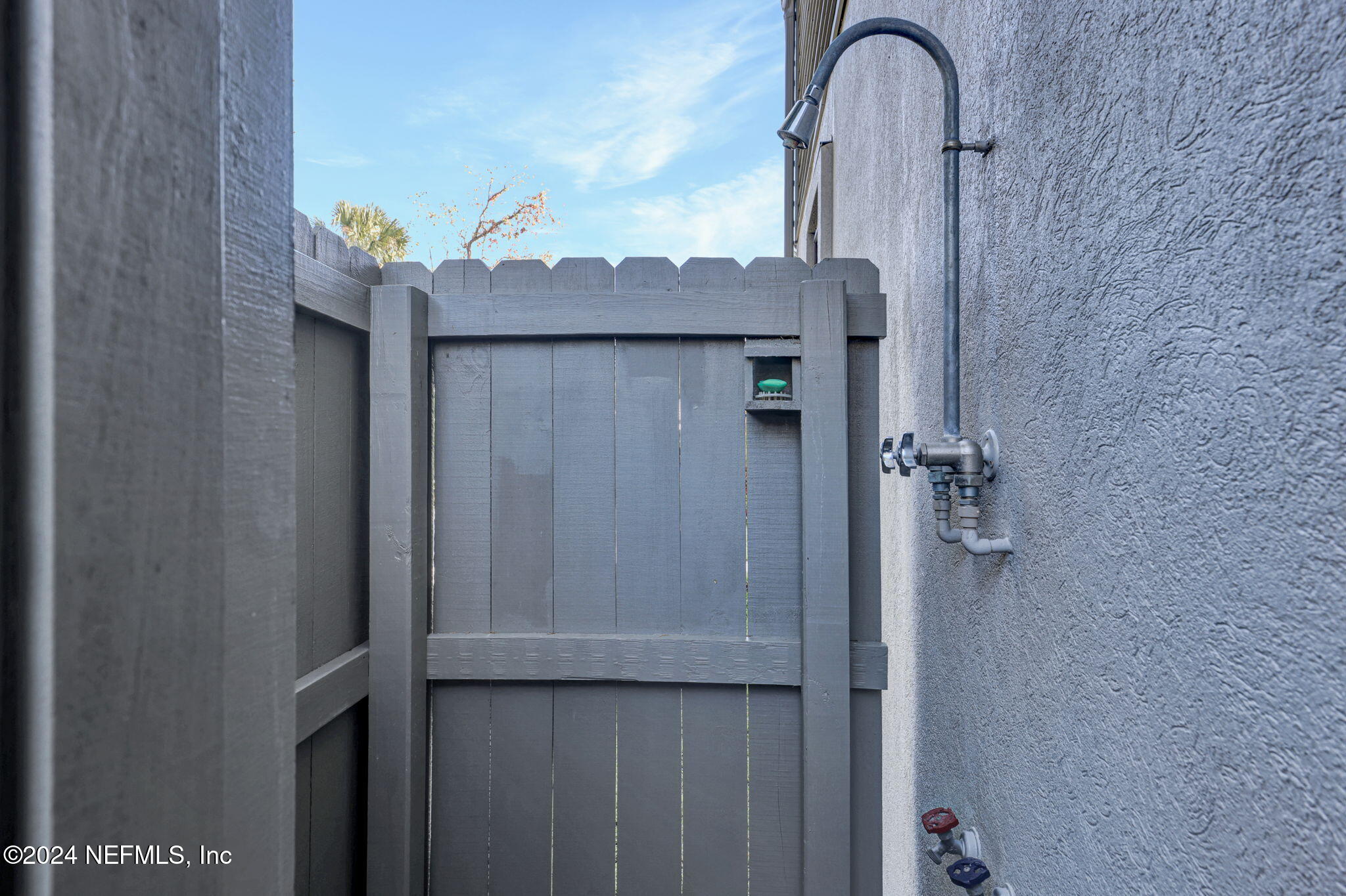 430 ARRICOLA Avenue