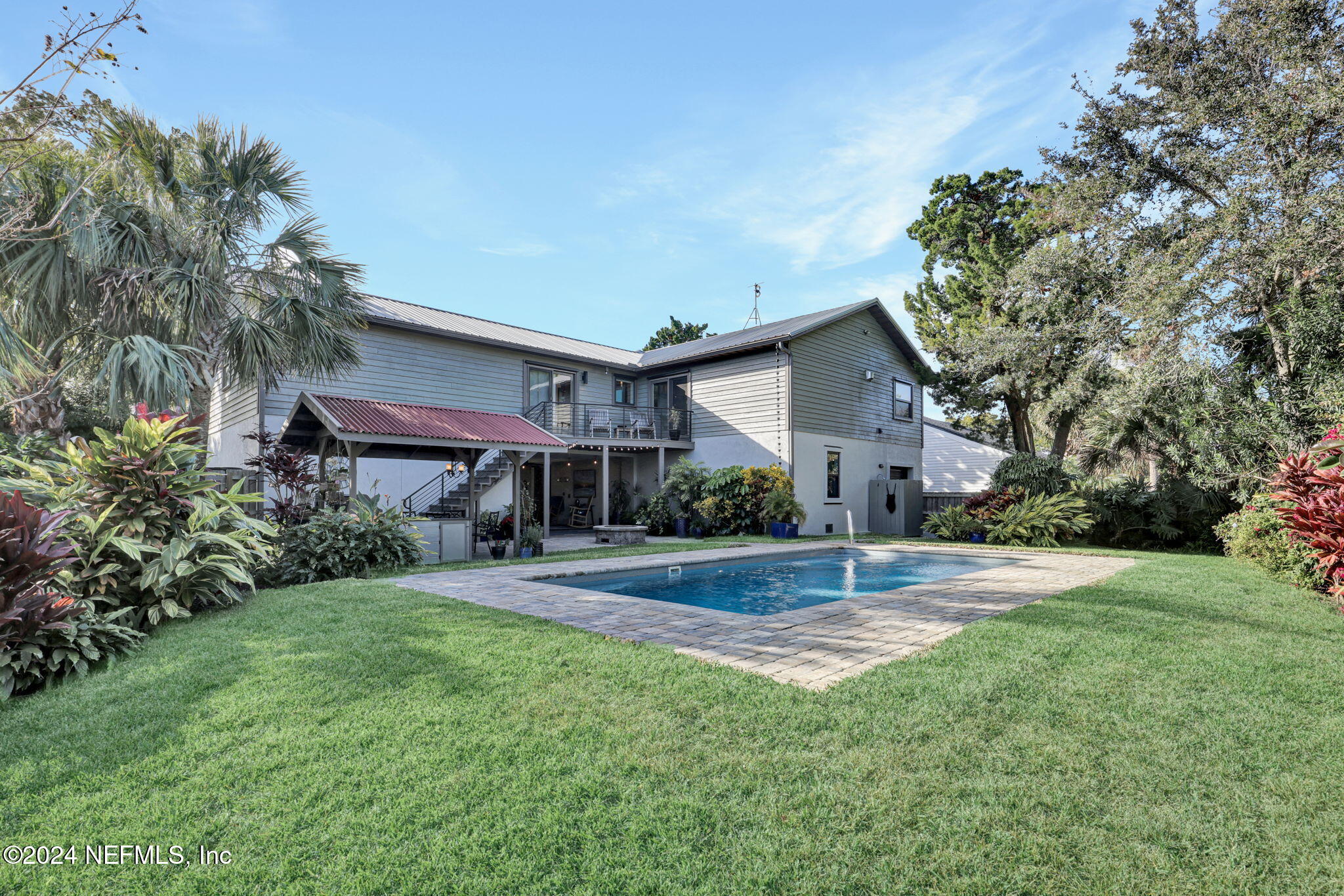 430 ARRICOLA Avenue