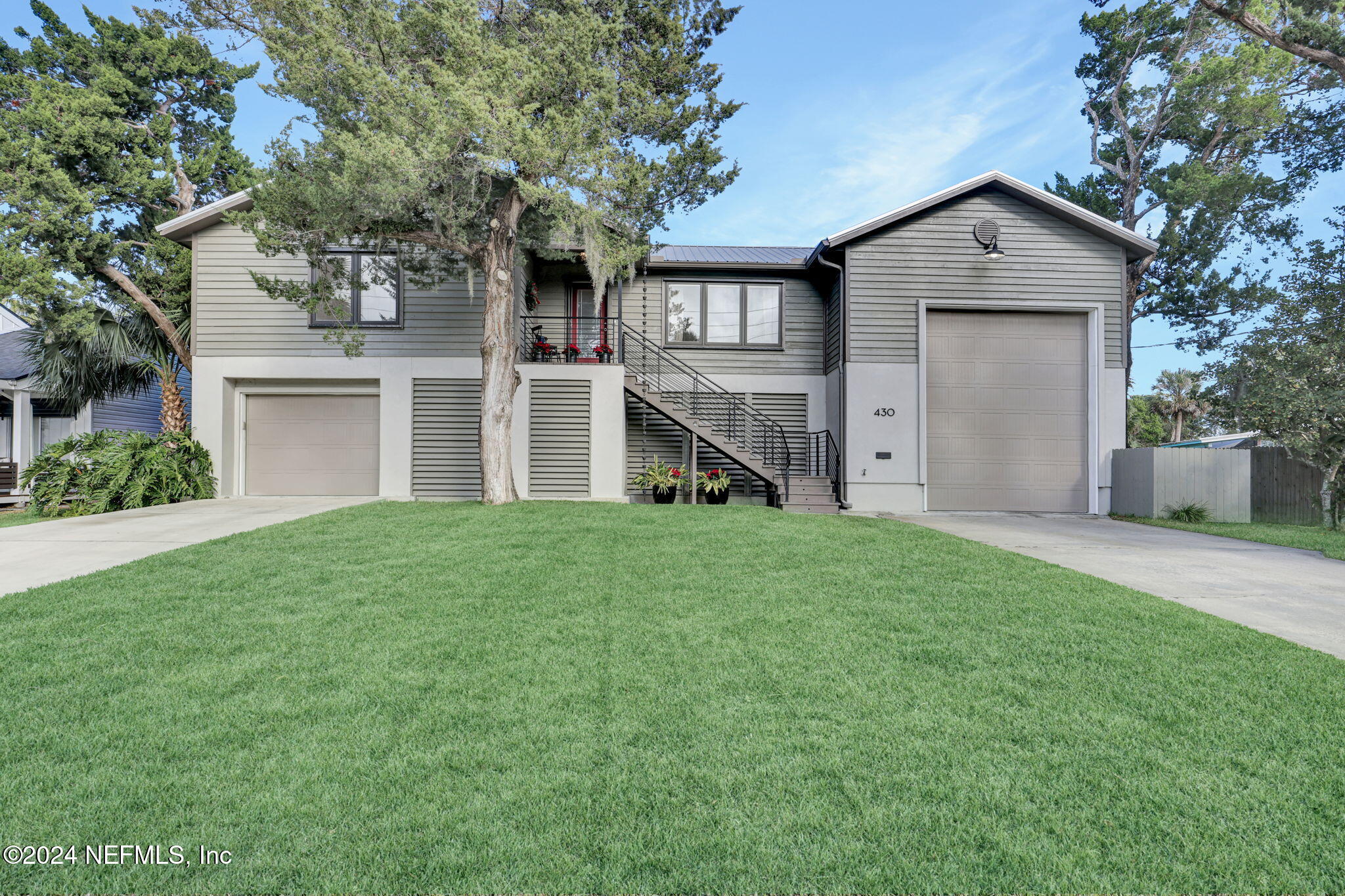 430 ARRICOLA Avenue