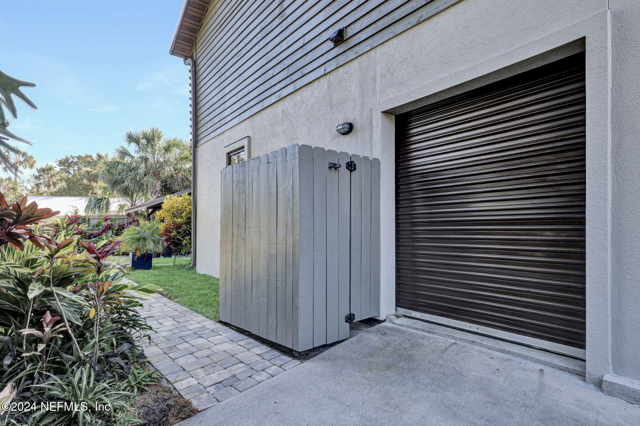 430 ARRICOLA Avenue