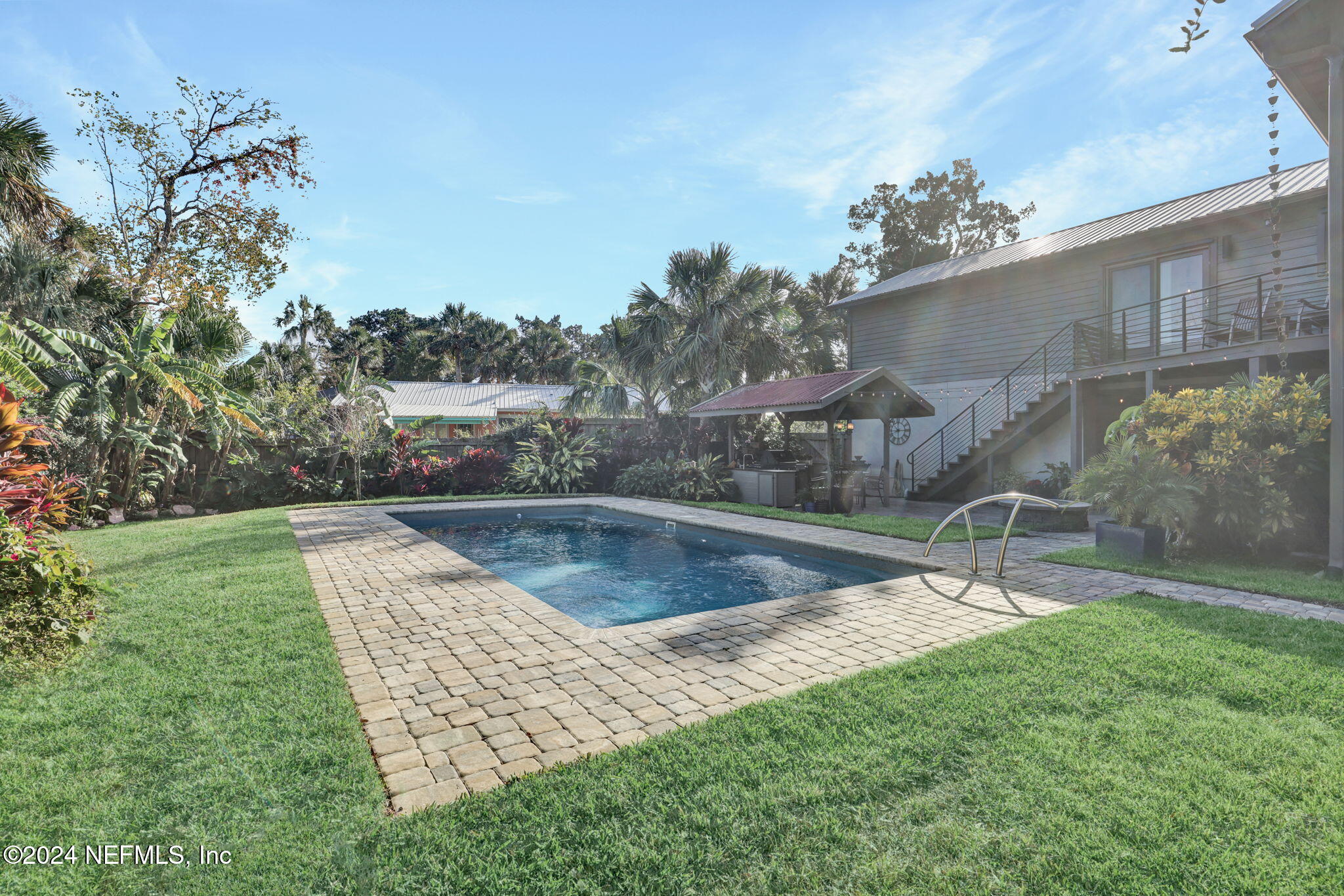 430 ARRICOLA Avenue