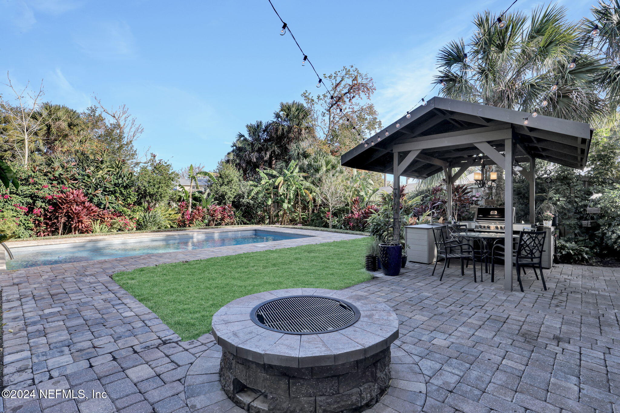 430 ARRICOLA Avenue