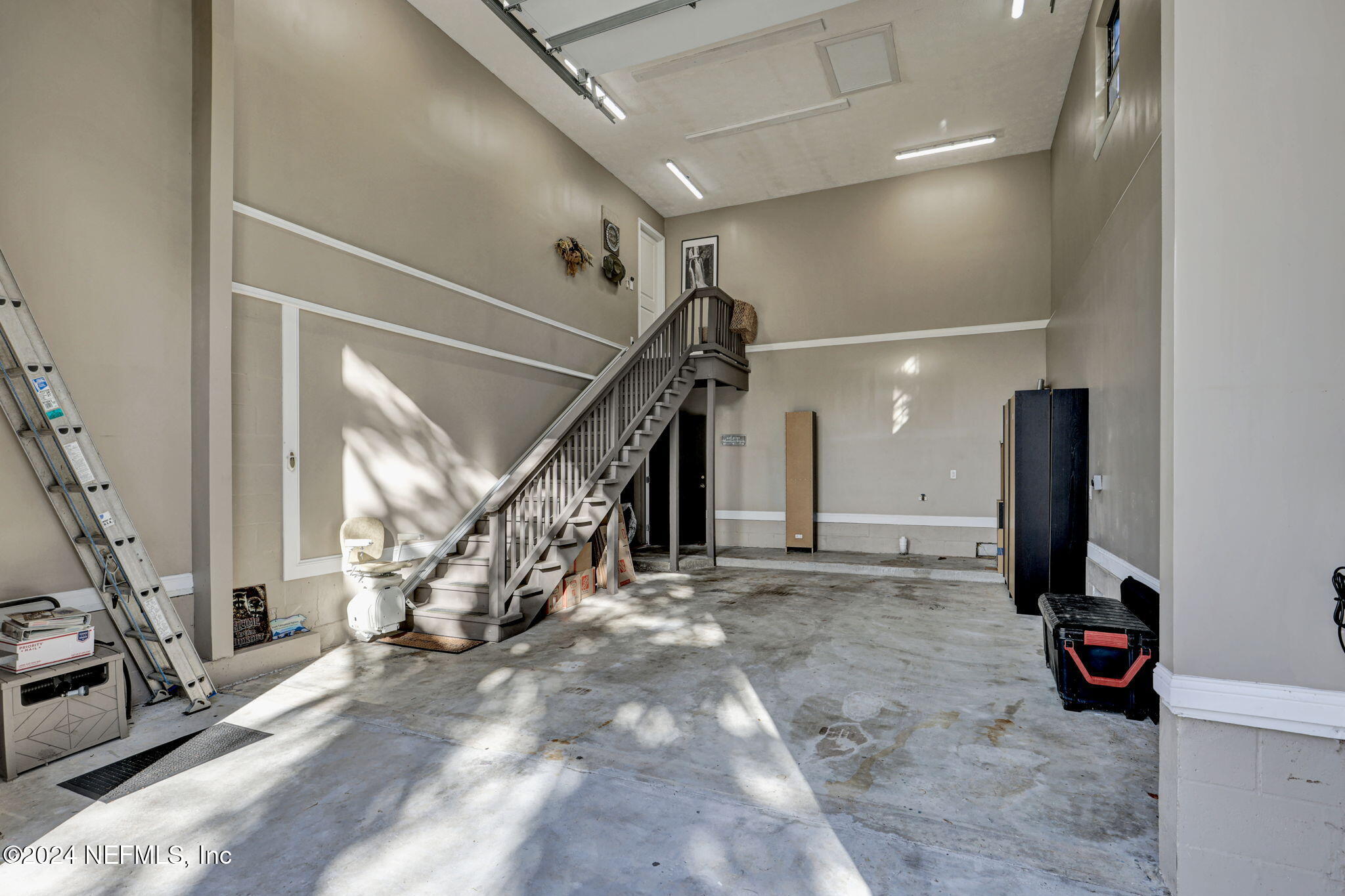 430 ARRICOLA Avenue