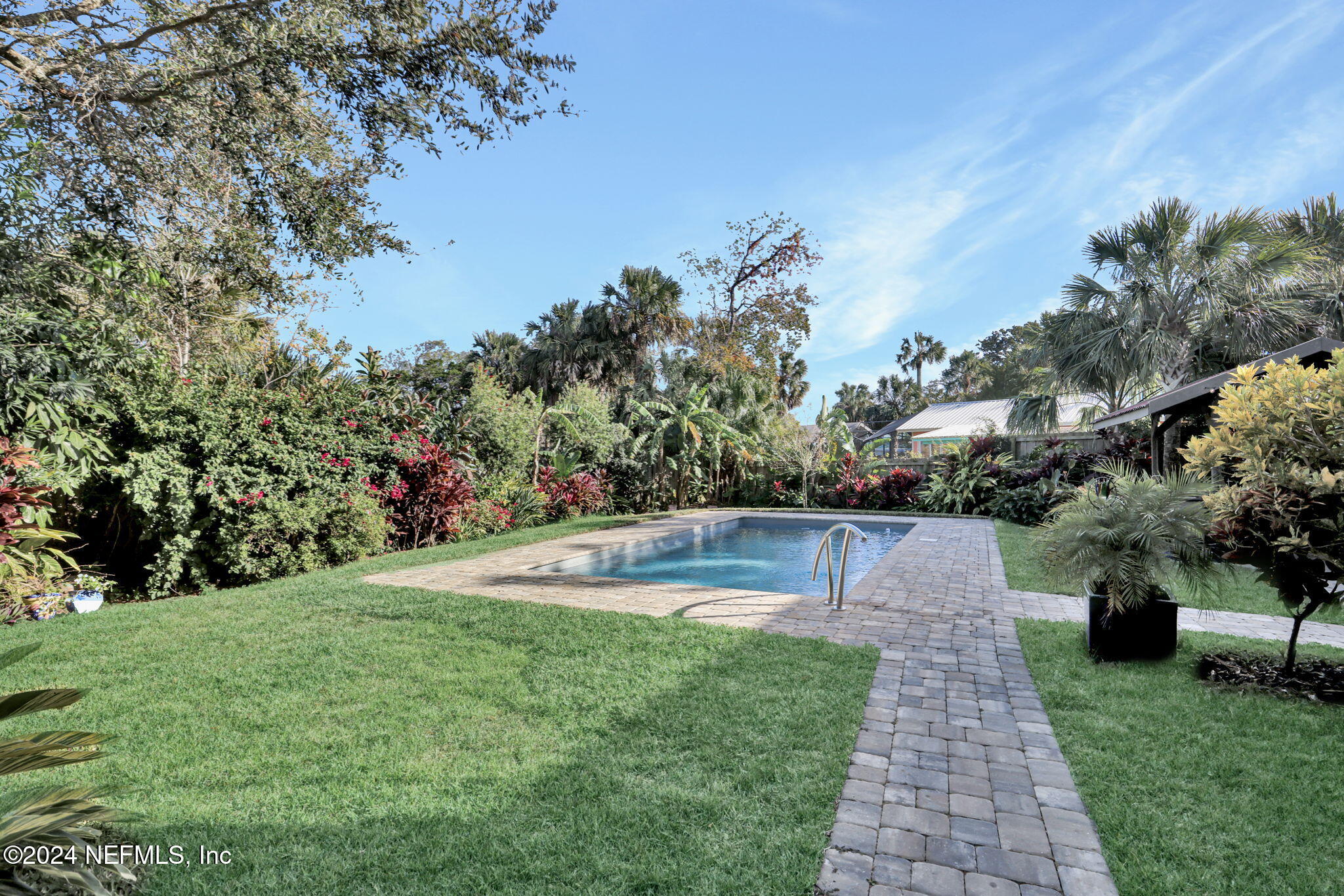 430 ARRICOLA Avenue