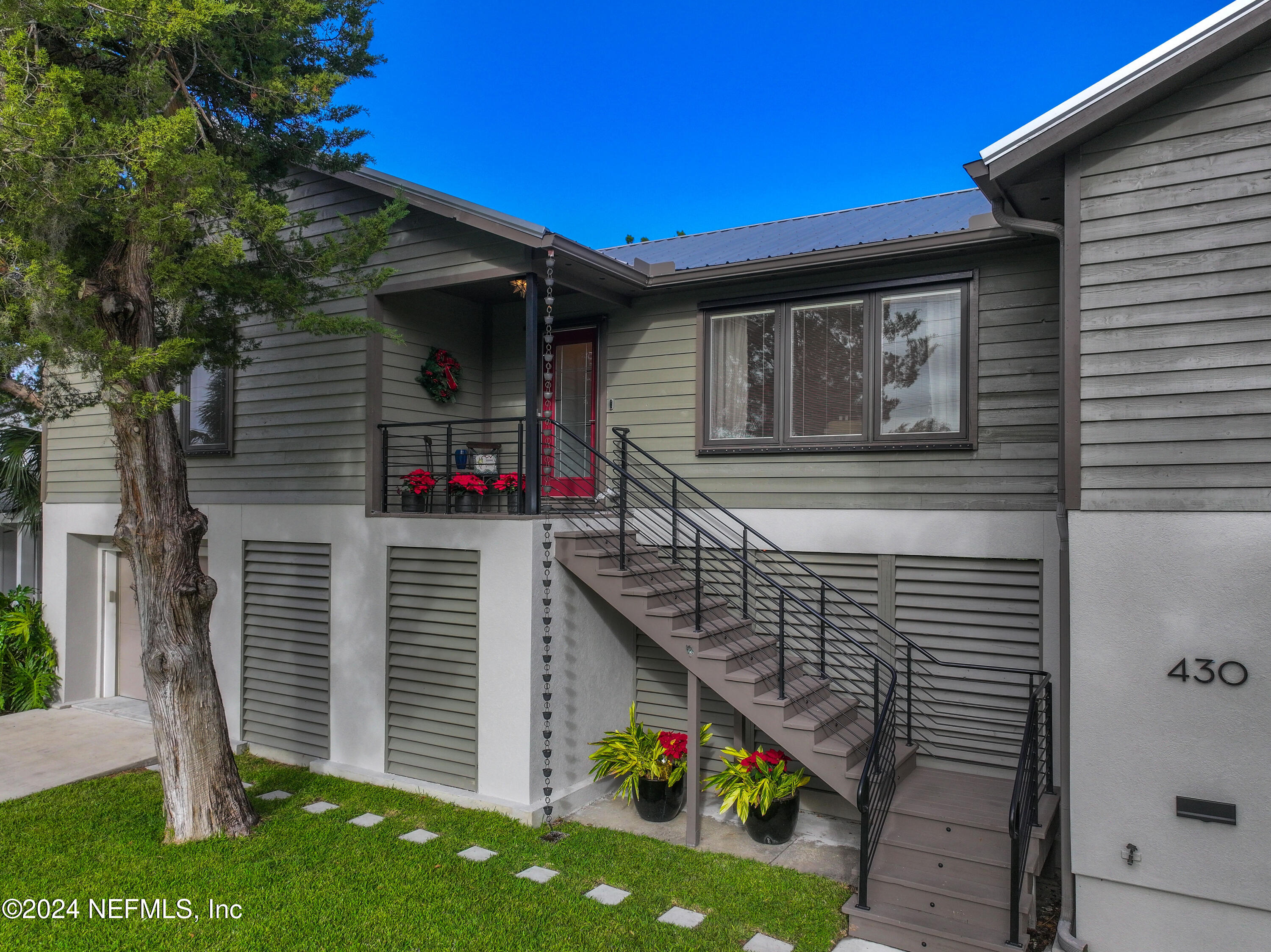 430 ARRICOLA Avenue