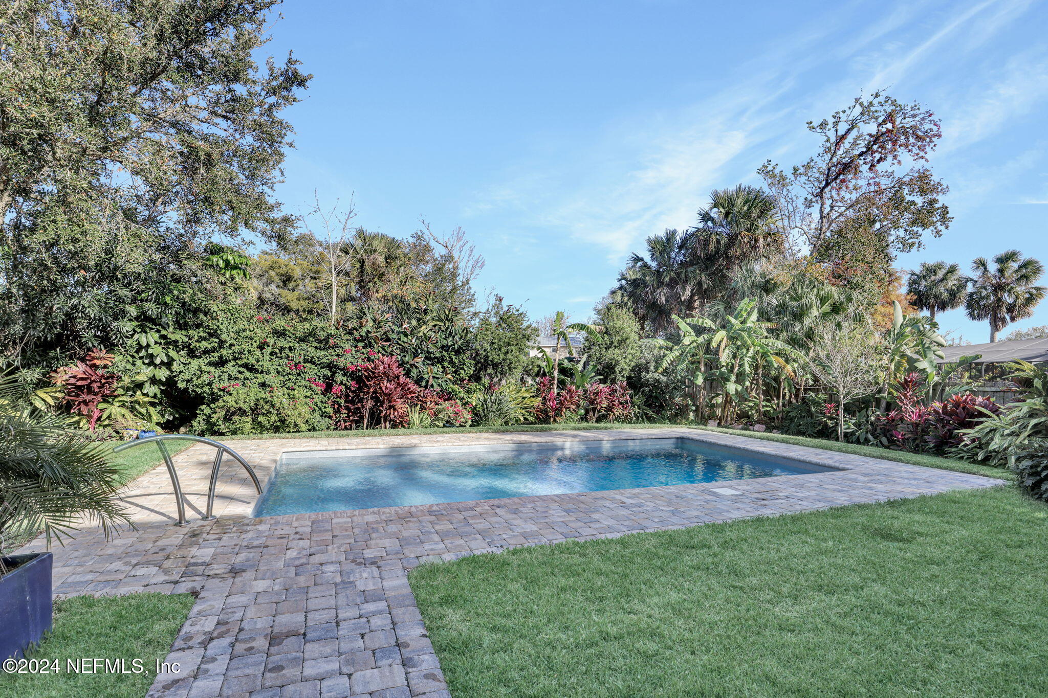 430 ARRICOLA Avenue