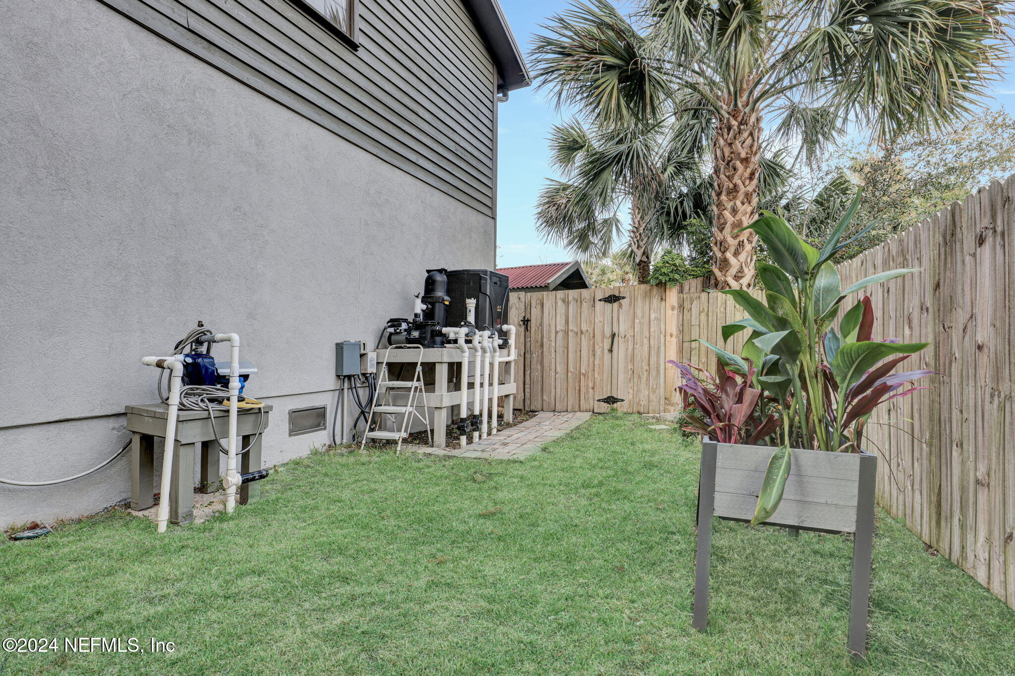 430 ARRICOLA Avenue