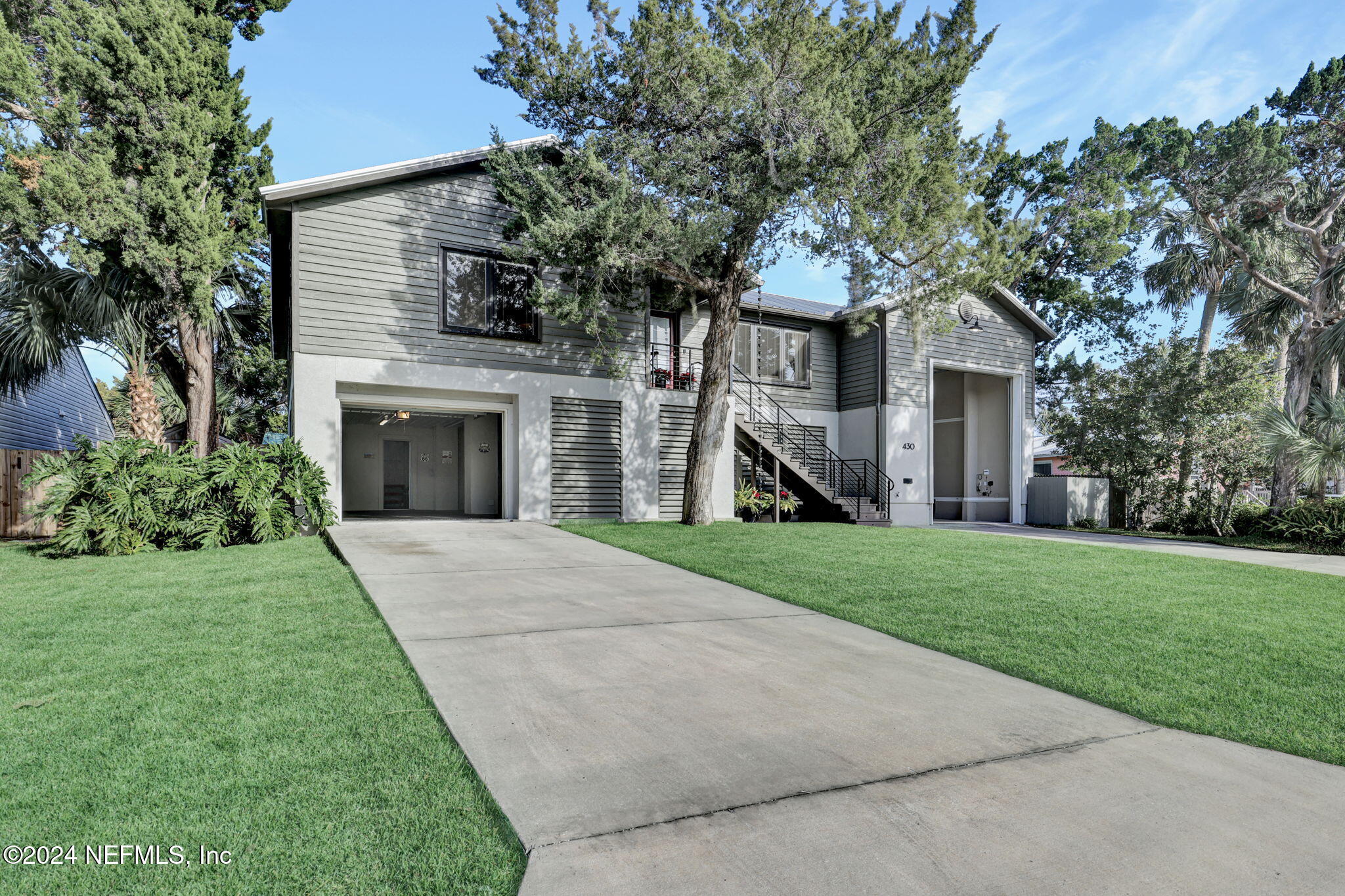 430 ARRICOLA Avenue