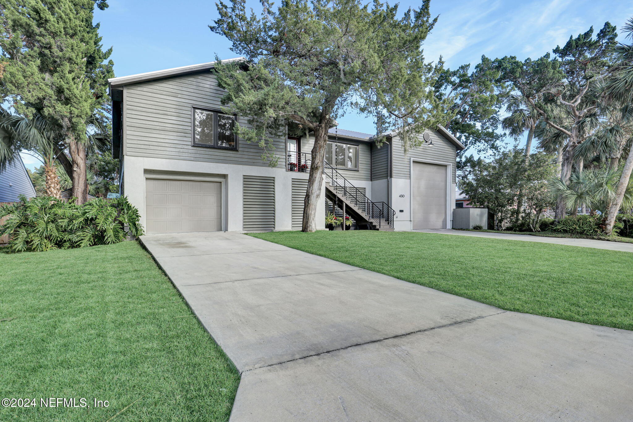 430 ARRICOLA Avenue