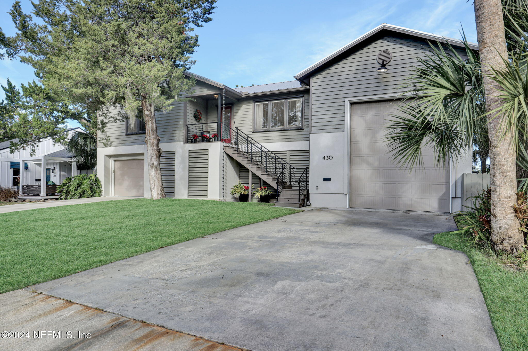 430 ARRICOLA Avenue