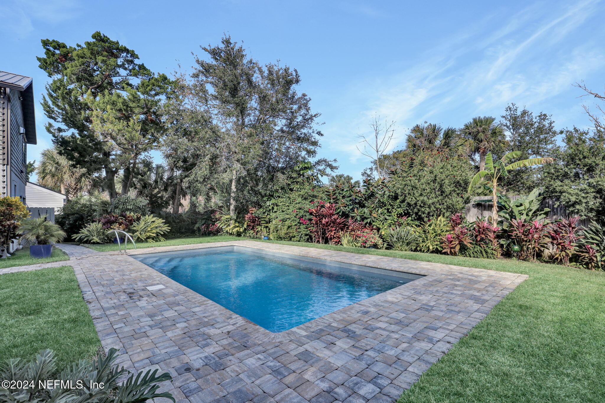 430 ARRICOLA Avenue