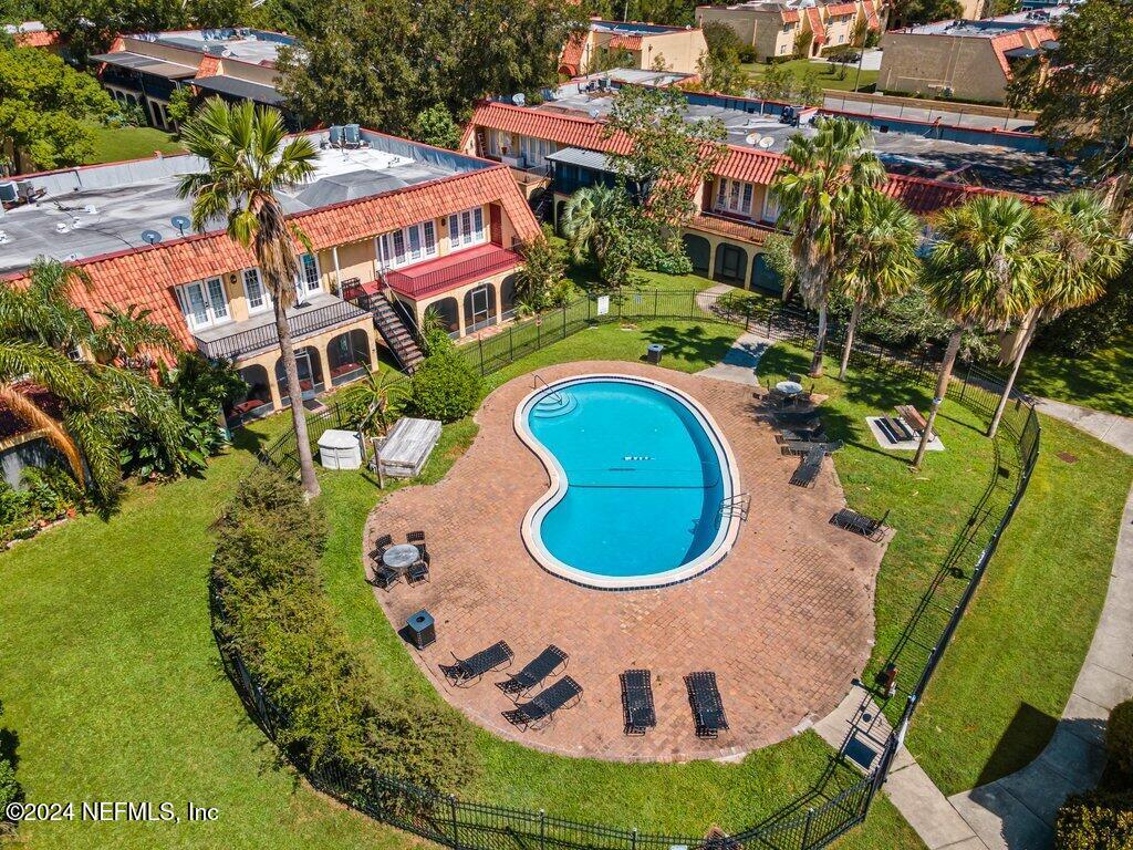 6515 LA MIRADA Drive W, 7