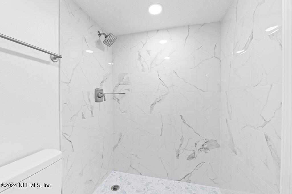 6515 LA MIRADA Drive W, 7