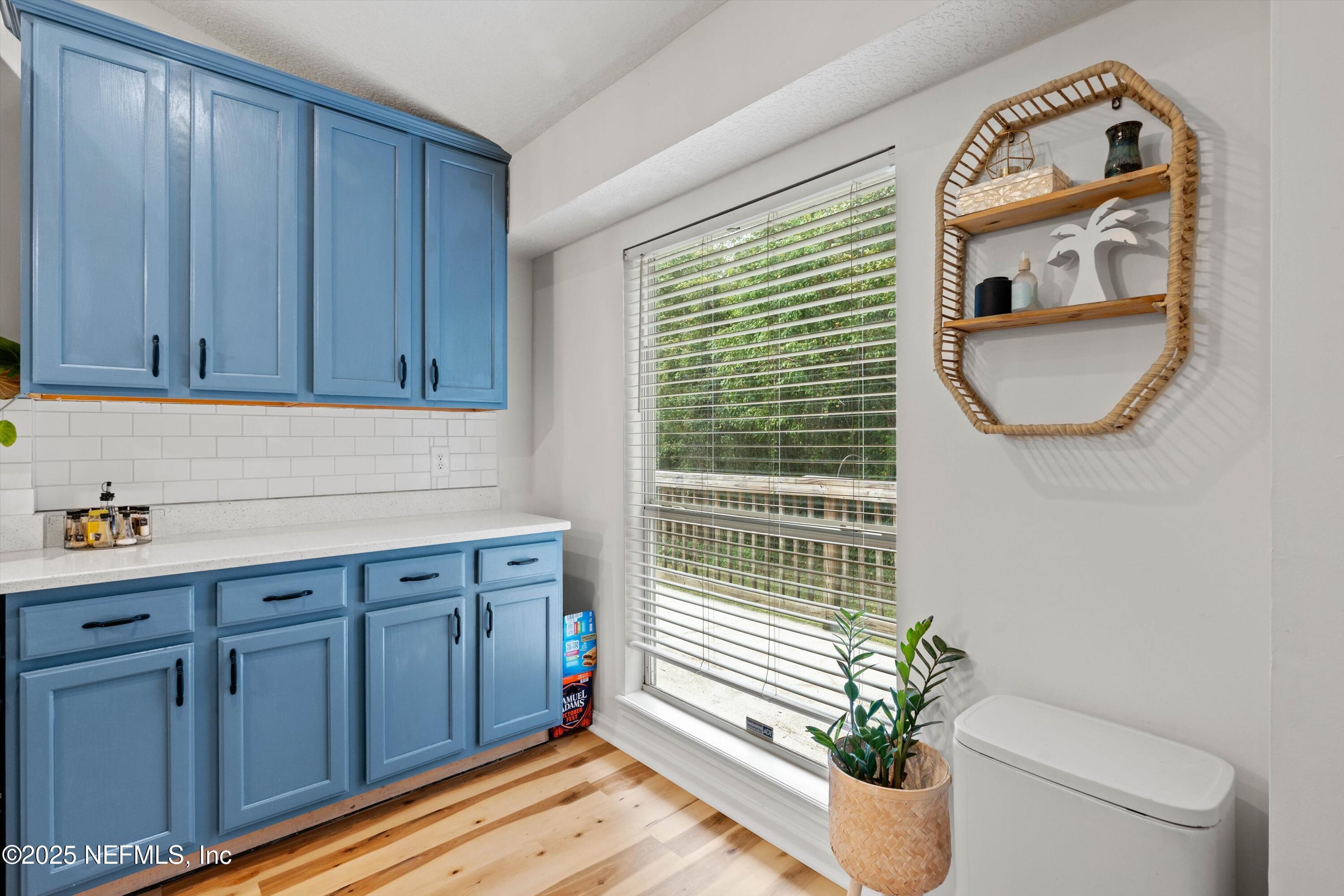 1390 LINDSEY CROSSING Drive