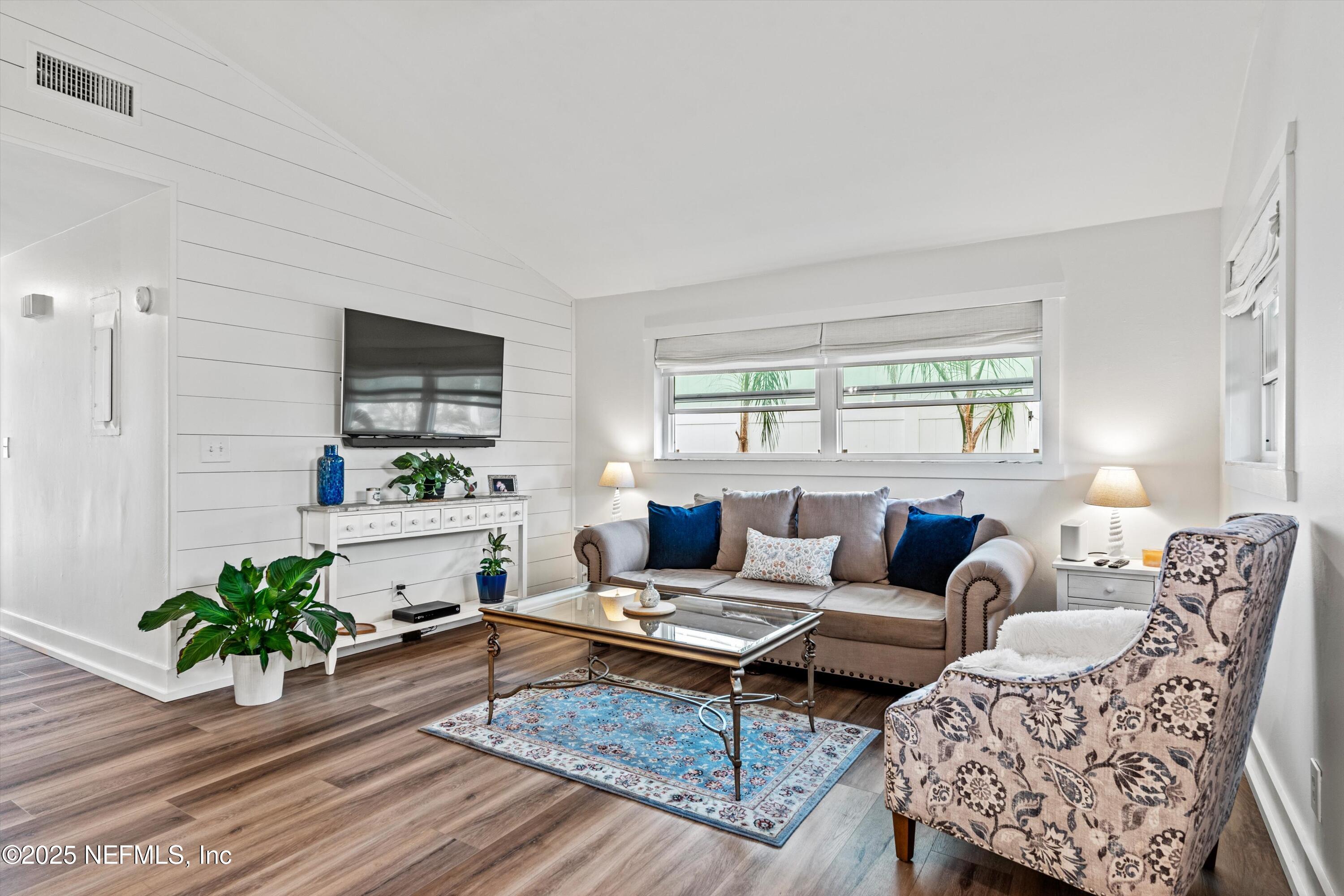 823-A 10TH Avenue S