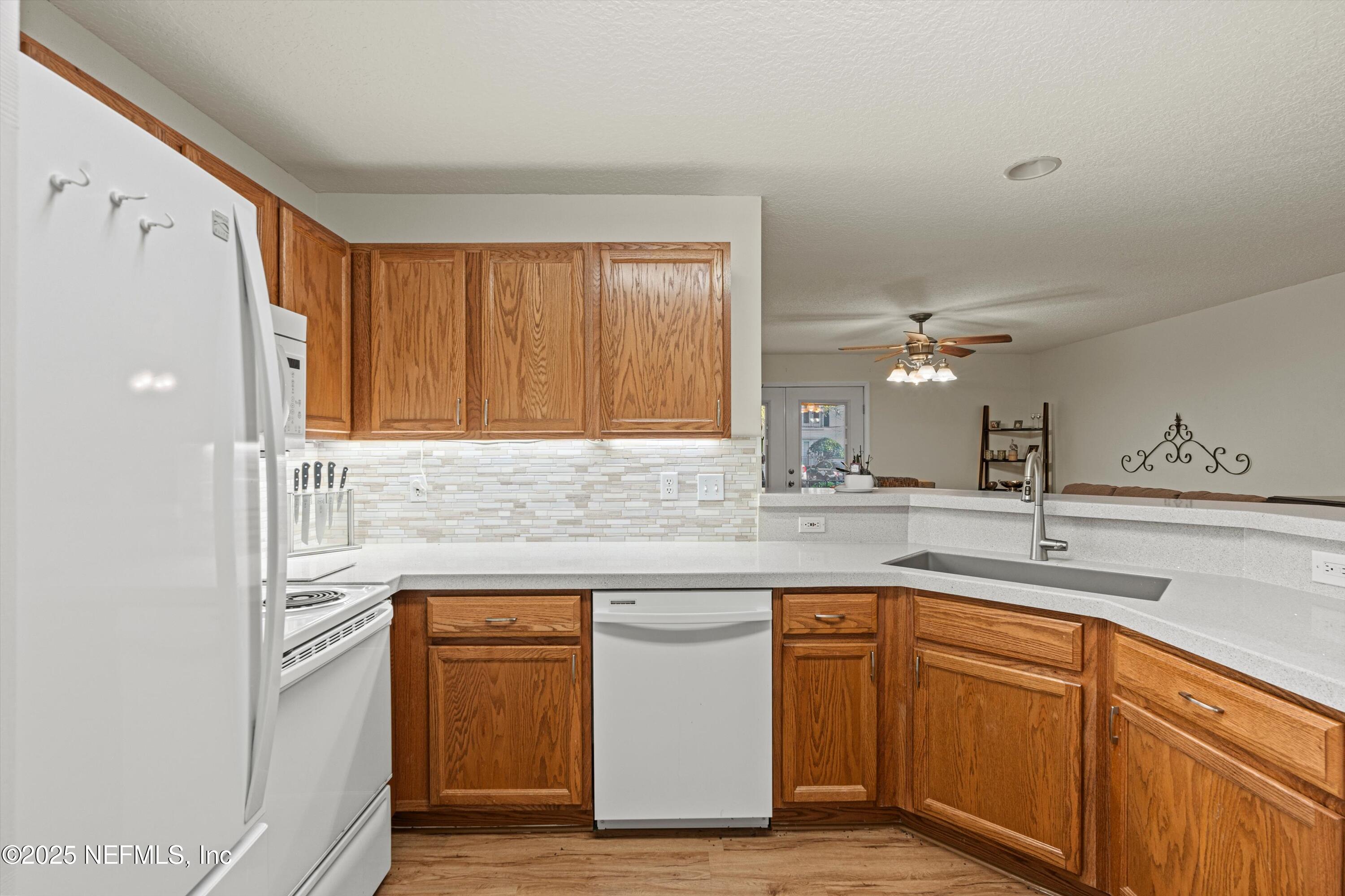 13715 RICHMOND PARK Drive N, 1201