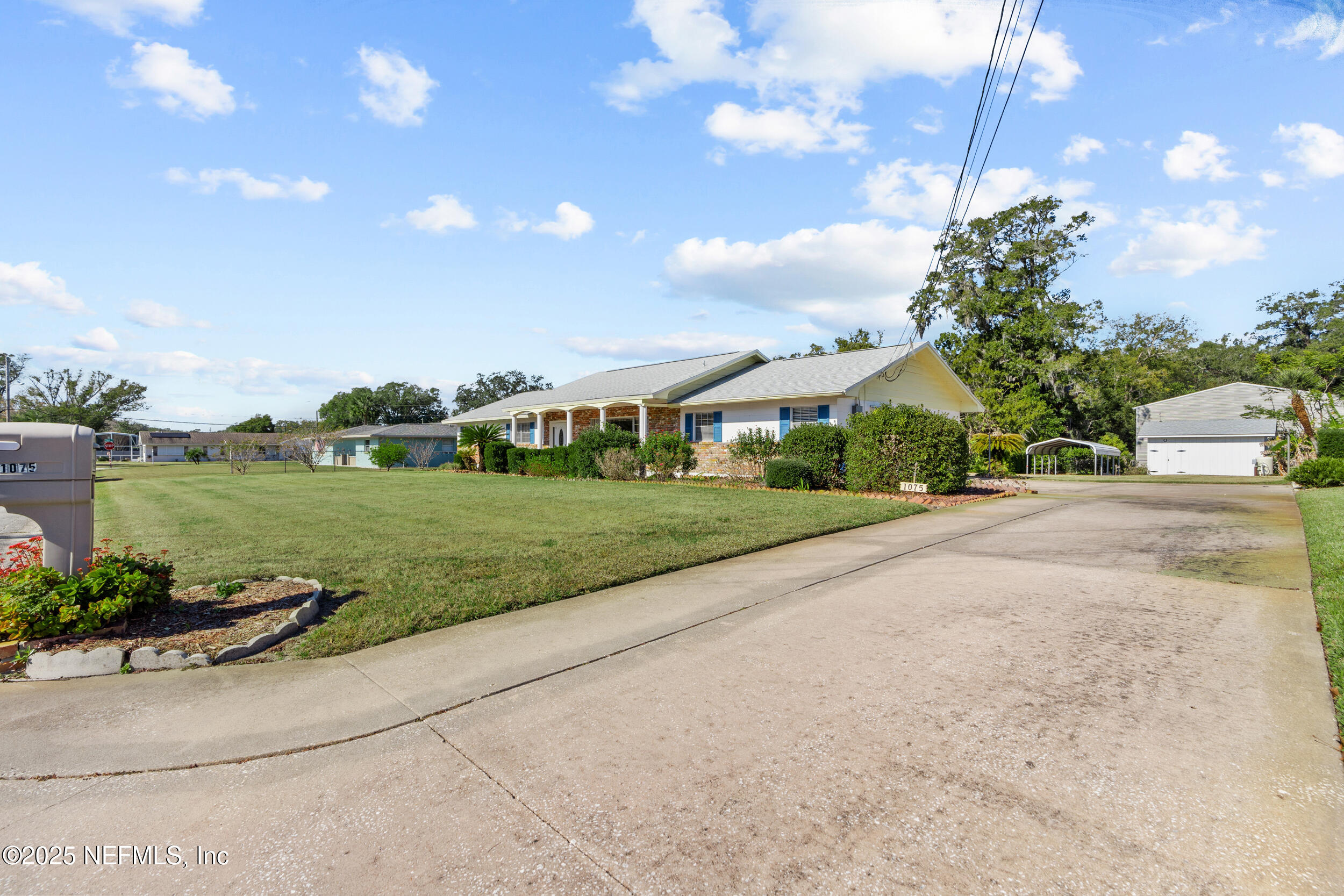 1075 ROLLING ACRES Drive, DeLand