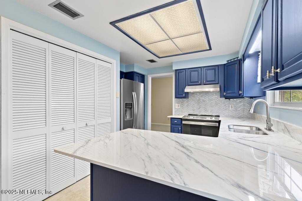 9252 SAN JOSE Boulevard, 901