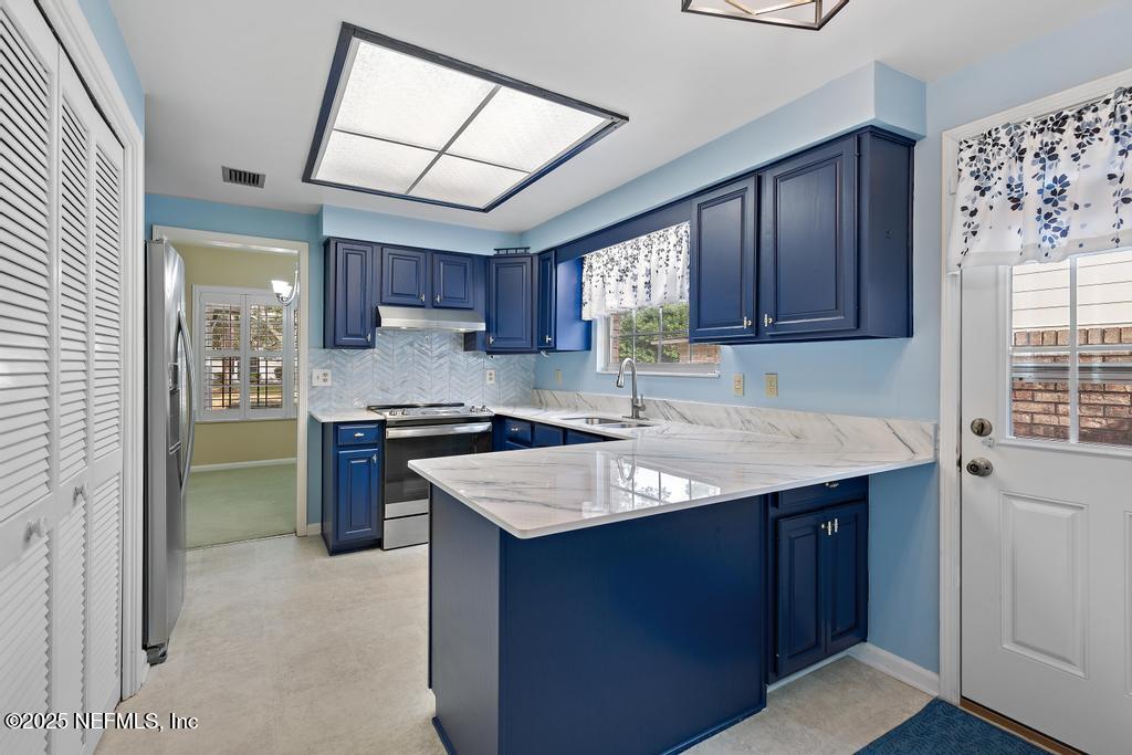 9252 SAN JOSE Boulevard, 901