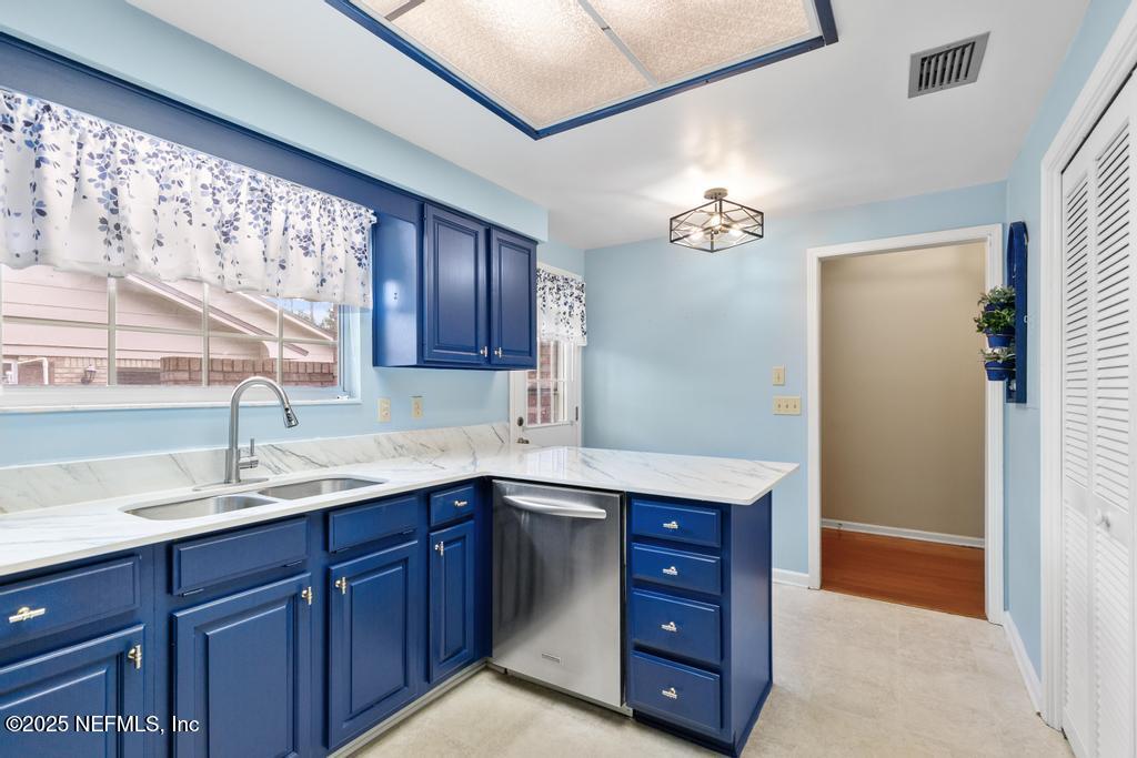 9252 SAN JOSE Boulevard, 901