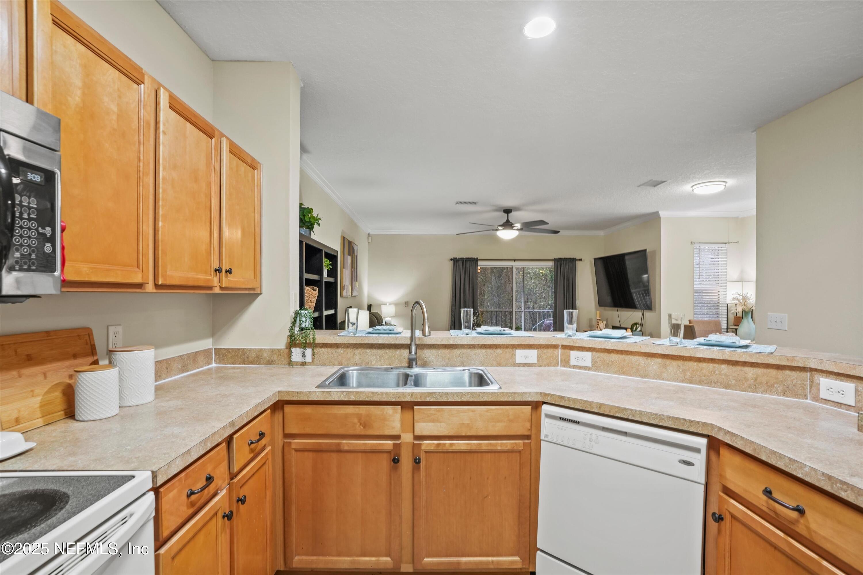 5663 GREENLAND Road, 408