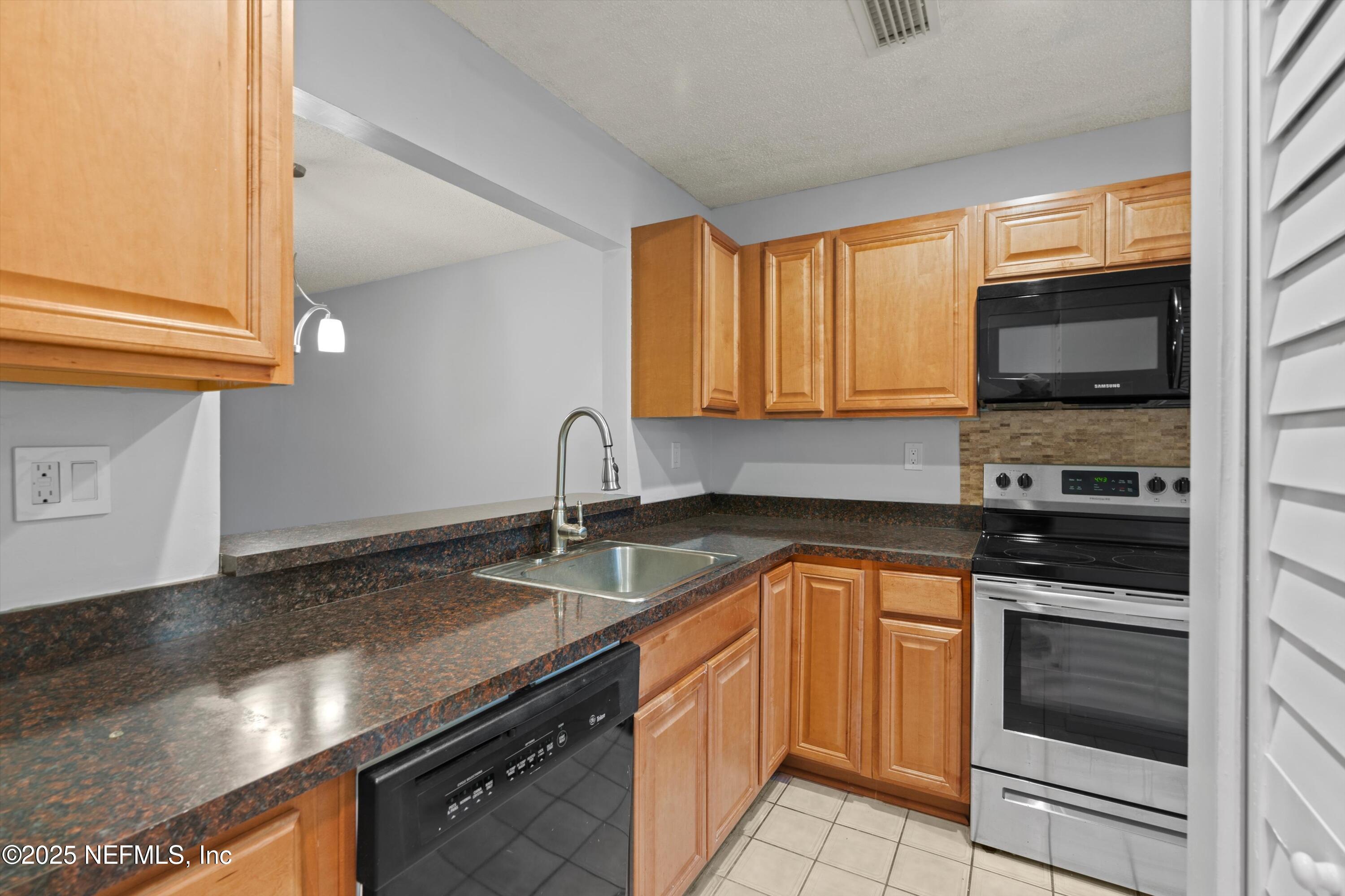 7701 BAYMEADOWS Circle, 1037