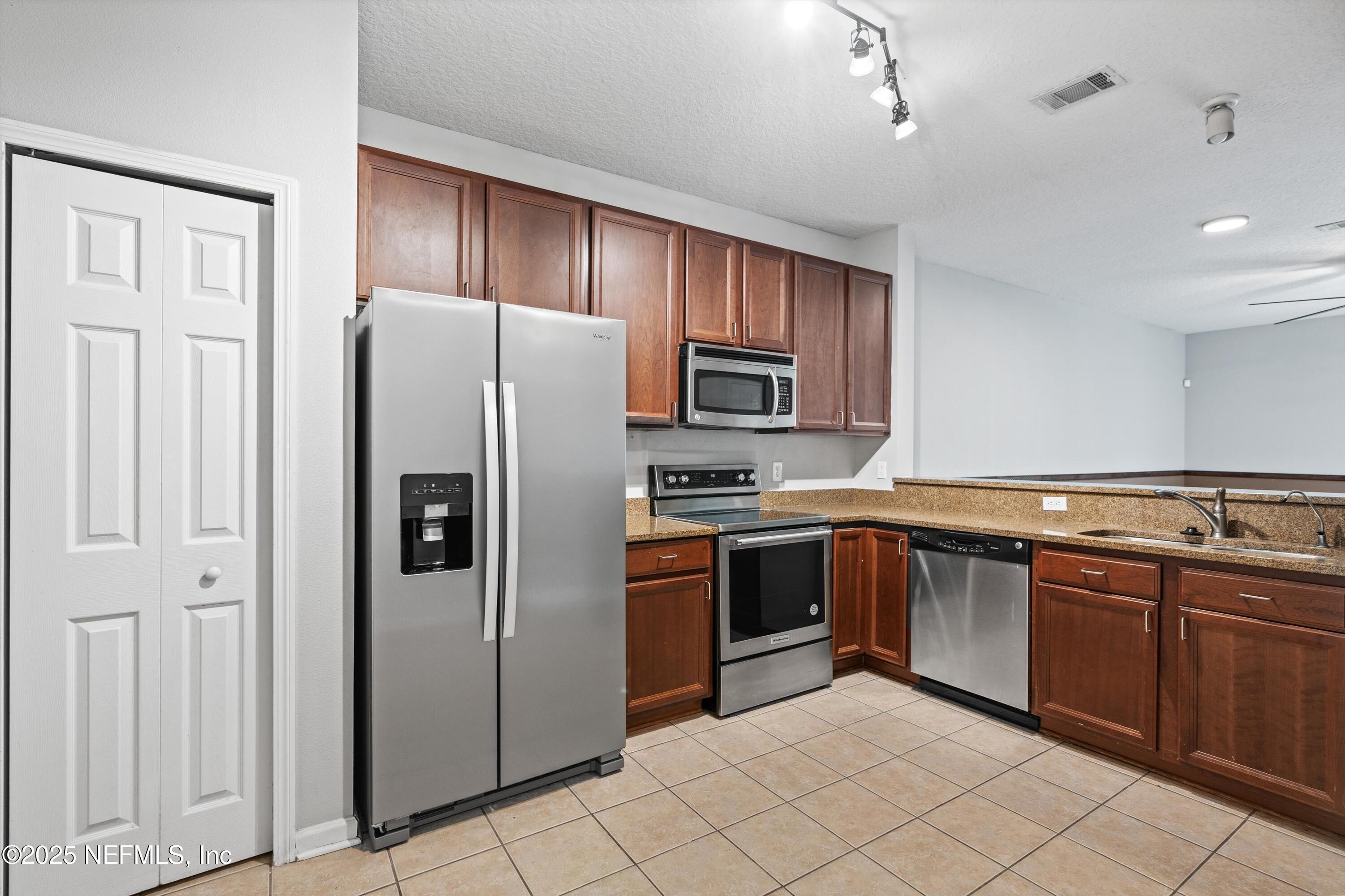 180 LEESE Drive, St. Johns