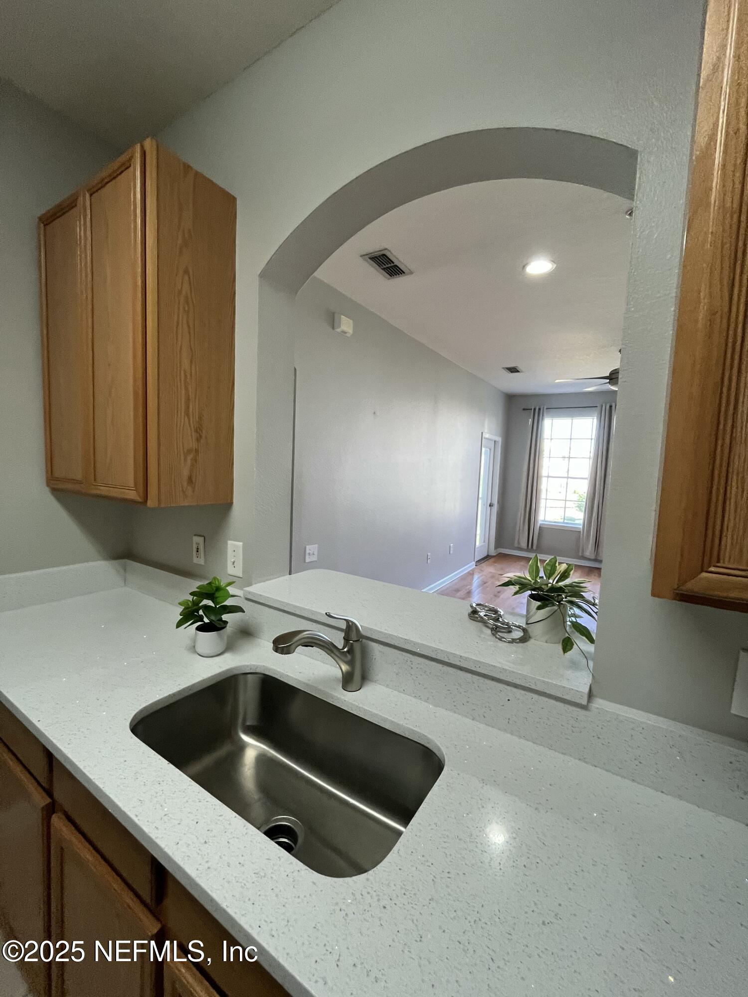 7990 BAYMEADOWS Road E, 907