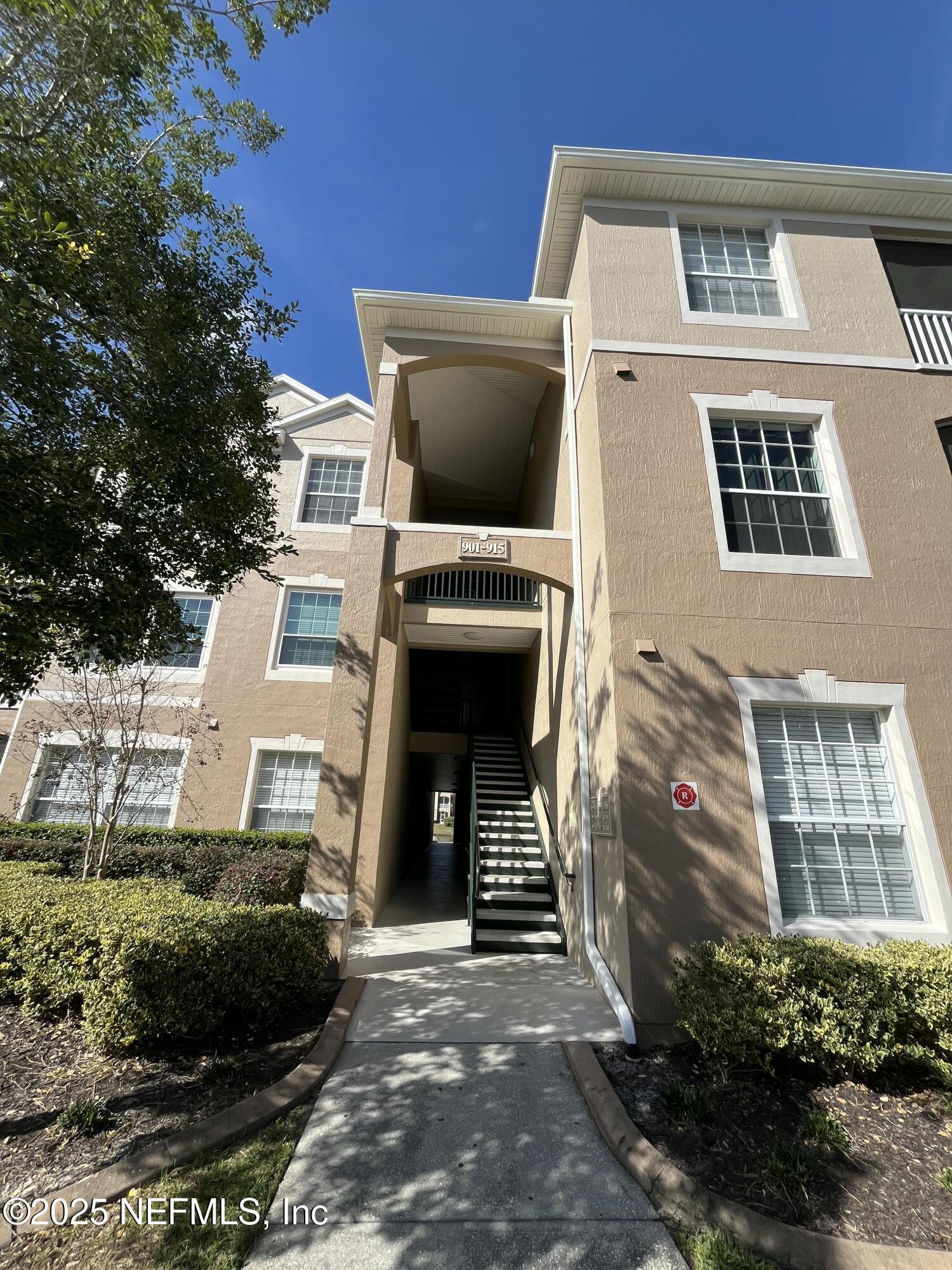 7990 BAYMEADOWS Road E, 907