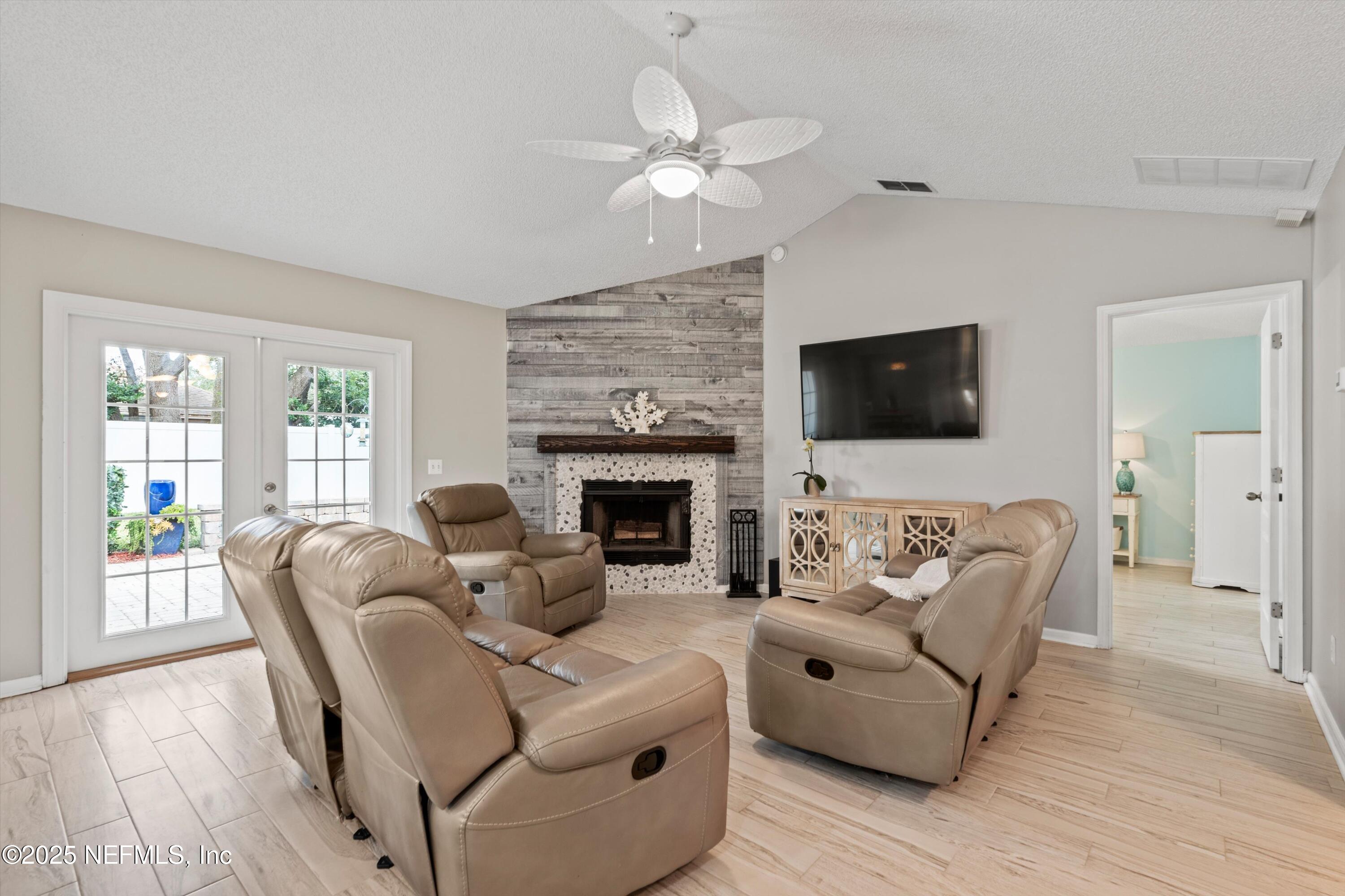 13589 CAPISTRANO Drive S