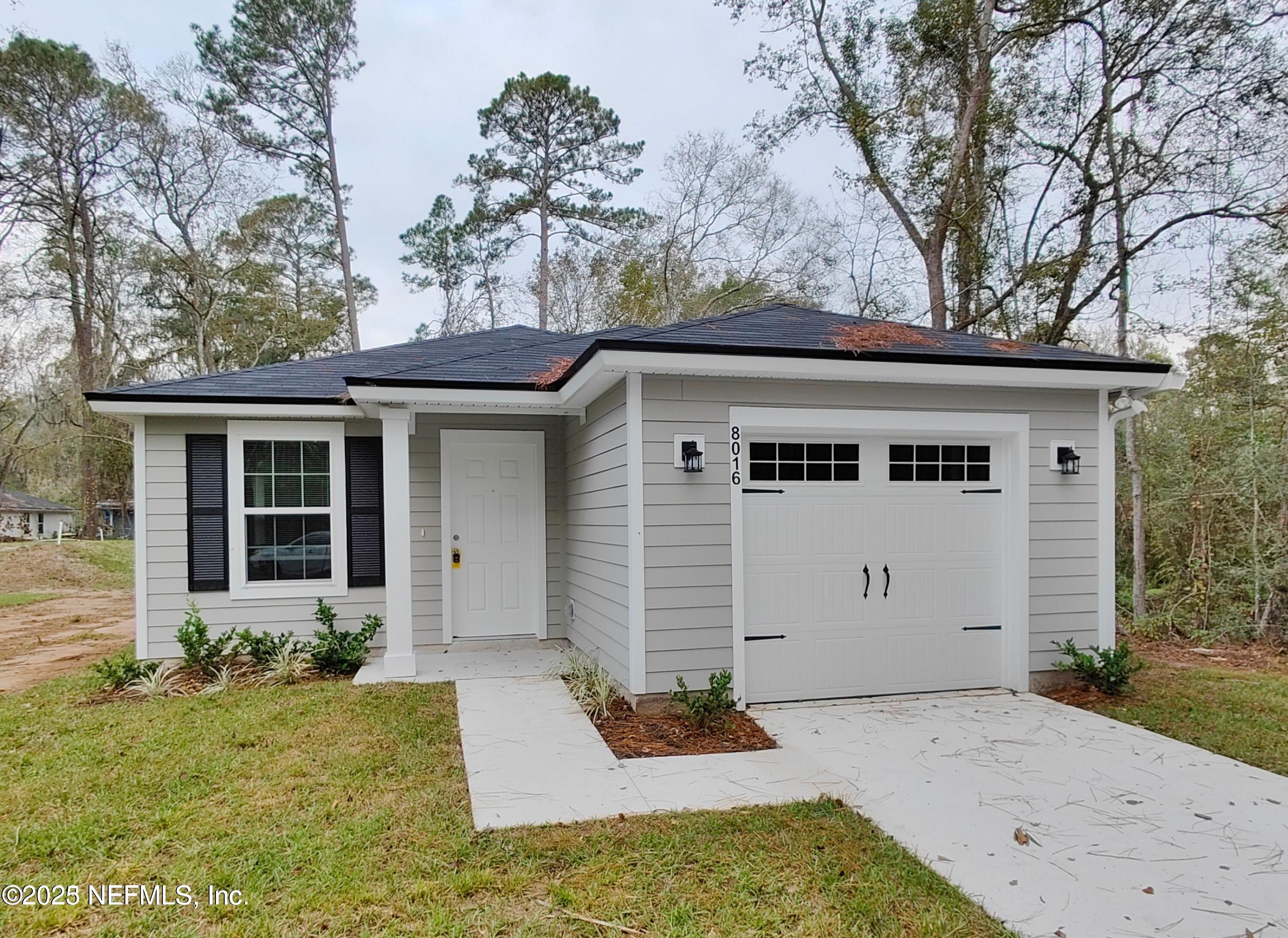 8058 RAILROAD Avenue W