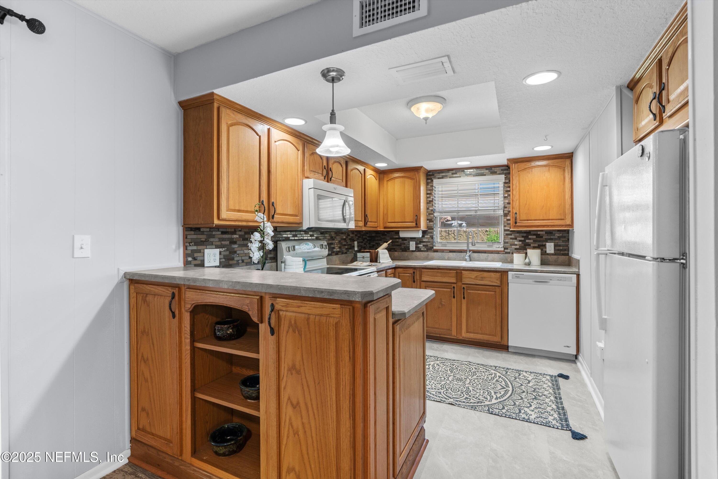 386 RALEIGH Road, 15