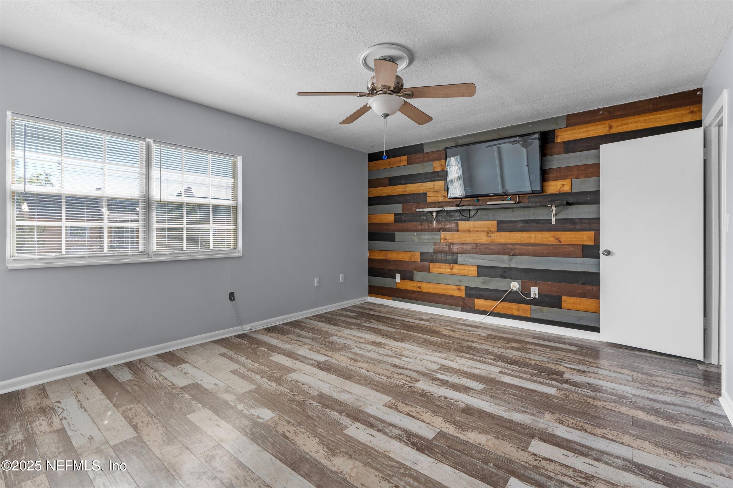 386 RALEIGH Road, 15