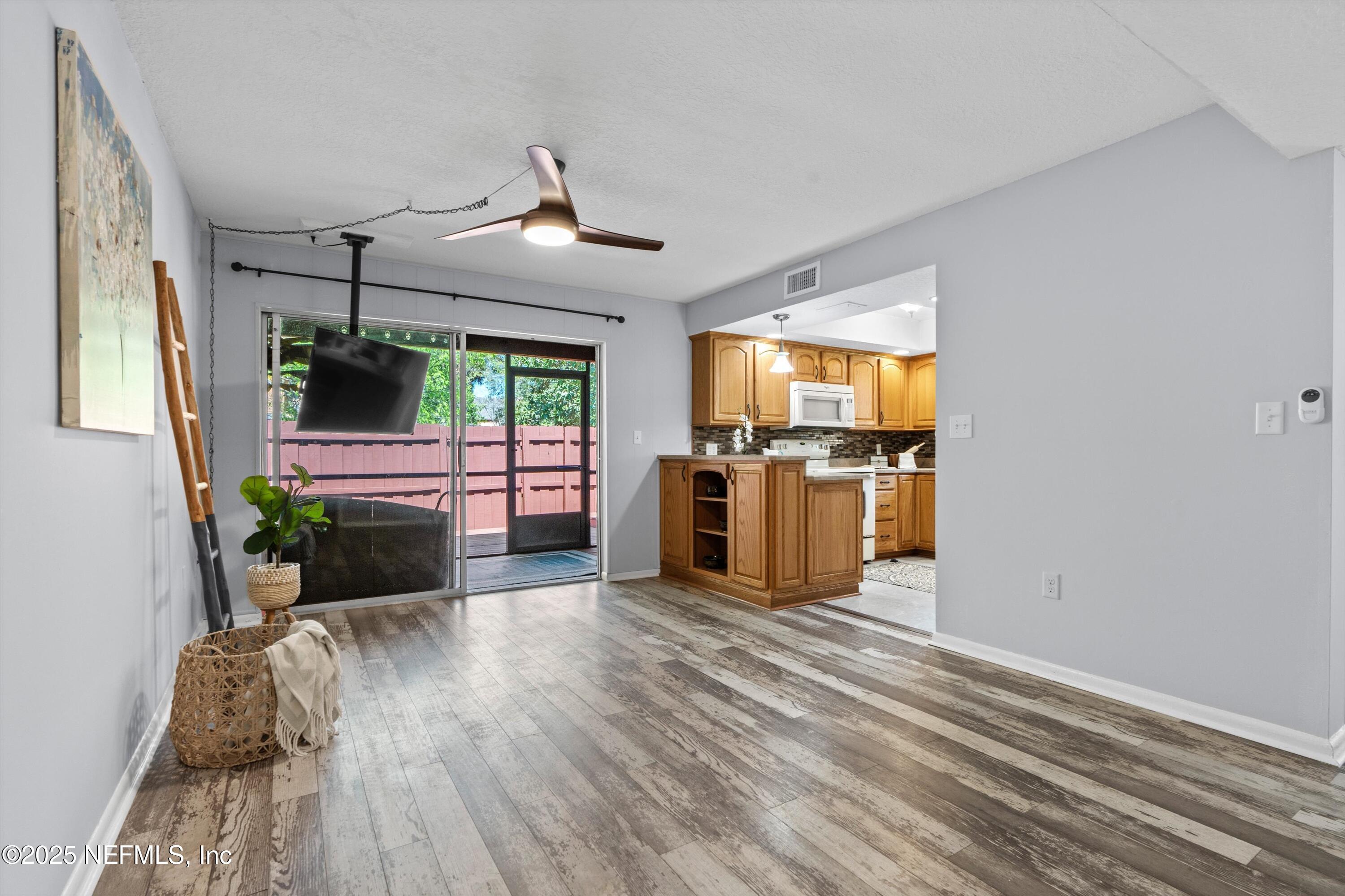 386 RALEIGH Road, 15